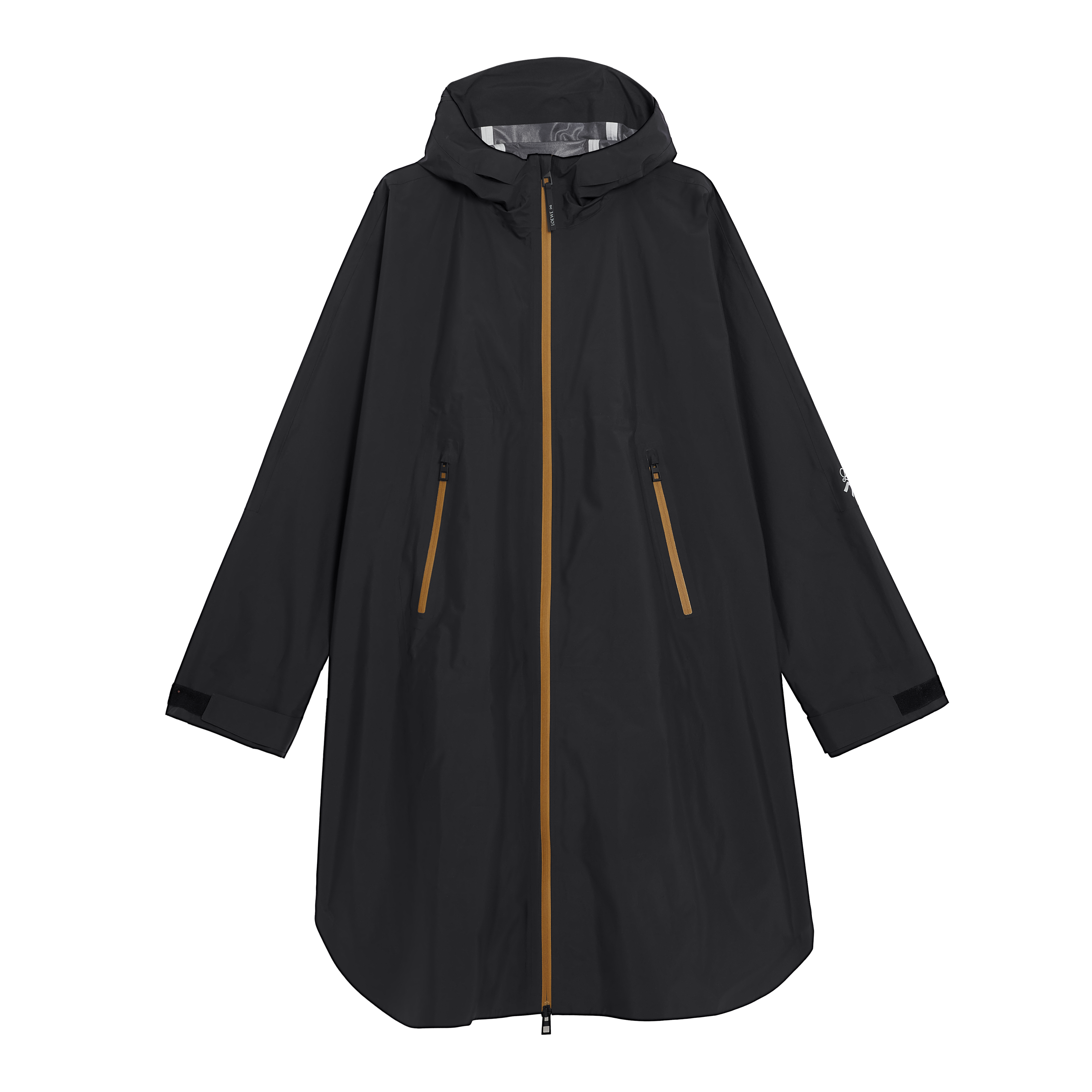 Cape LOEWE: Roomy Waterproof Jacket | On | On Japan