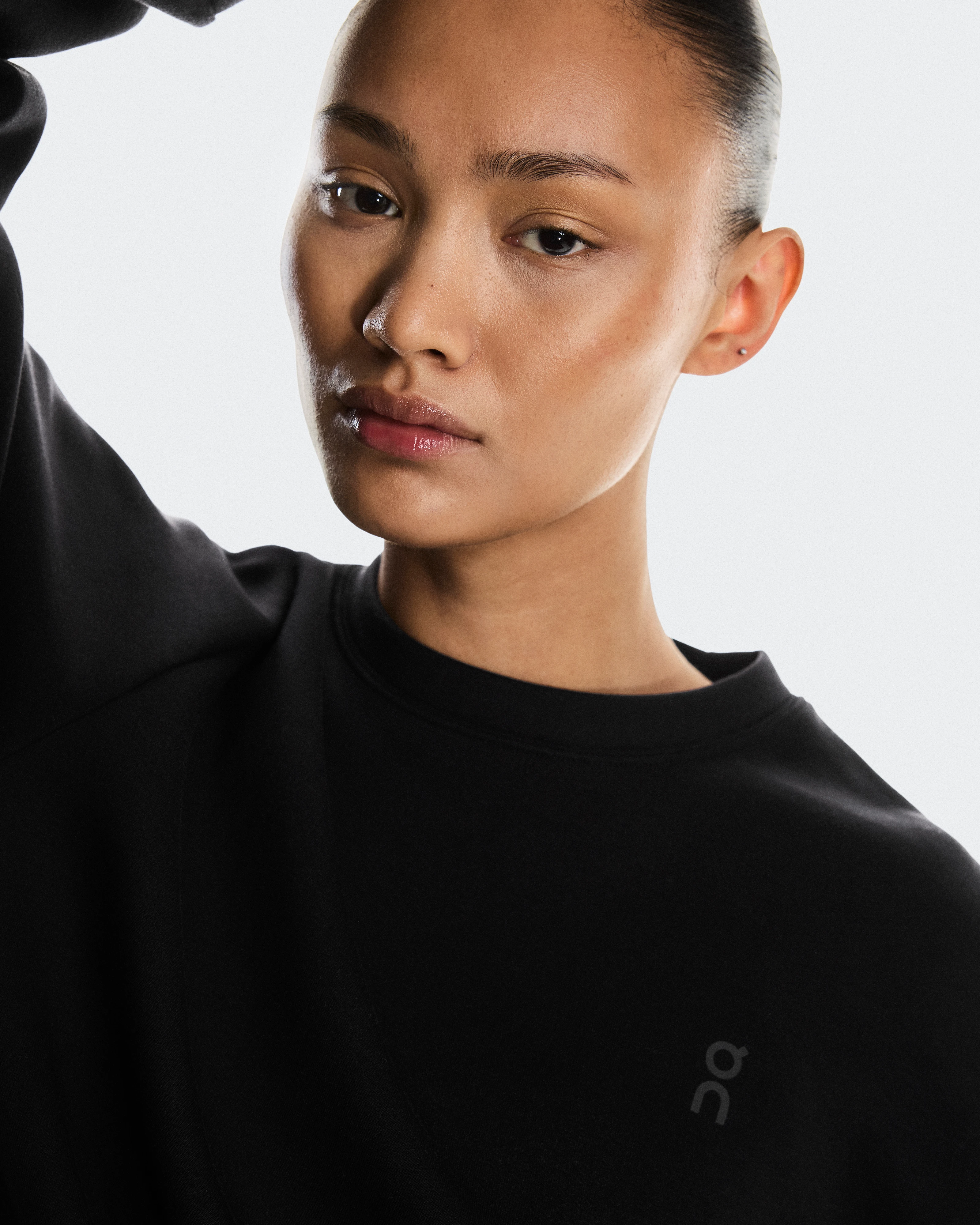 On Focus Tech Crew Black Women Hoodies and sweatshirts
