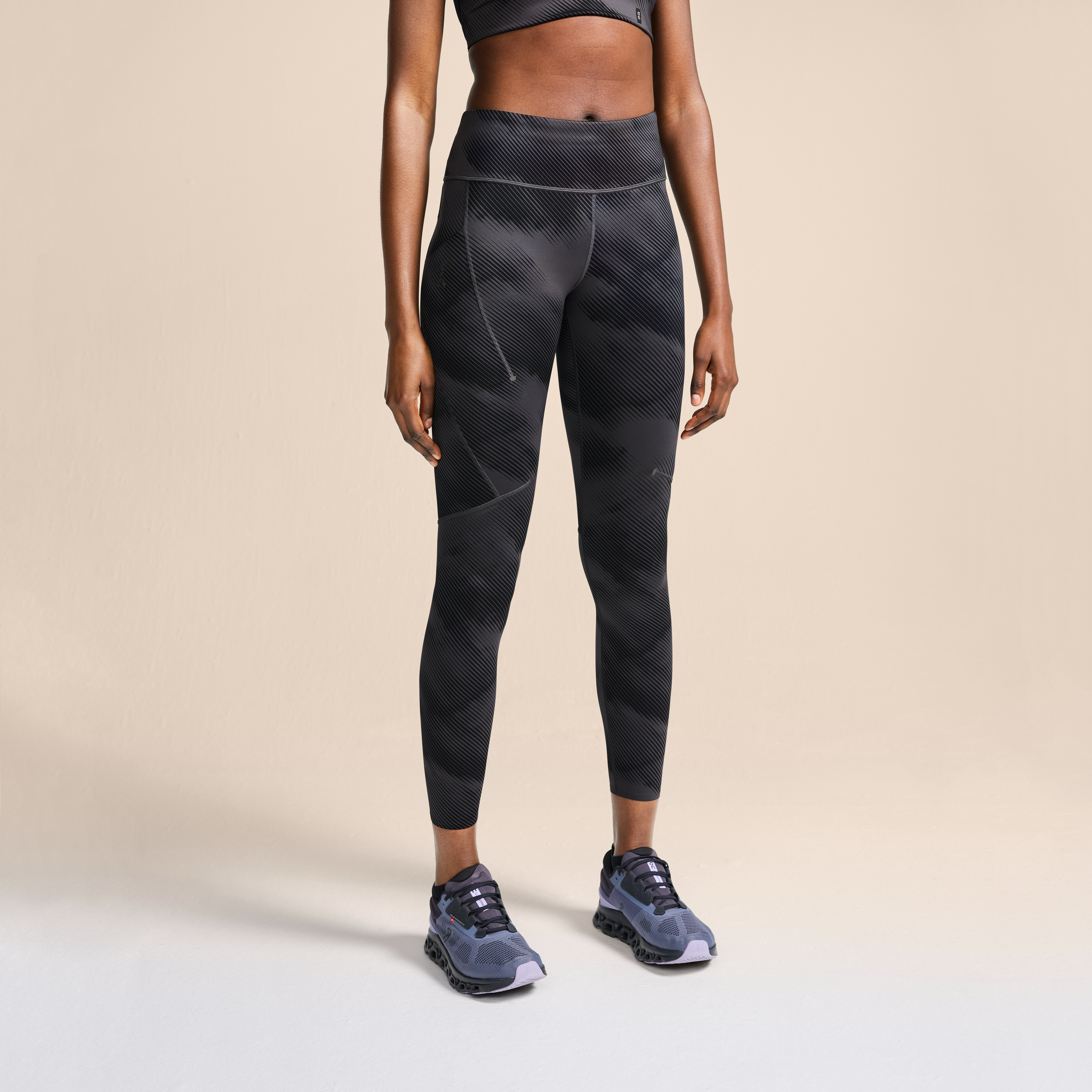 Performance Graphic Tight Tights in Shadow/Black