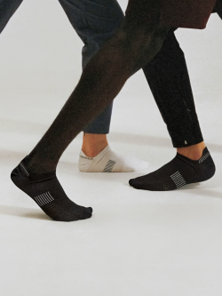 Women's Ultralight Low Sock | Black & White | On United States