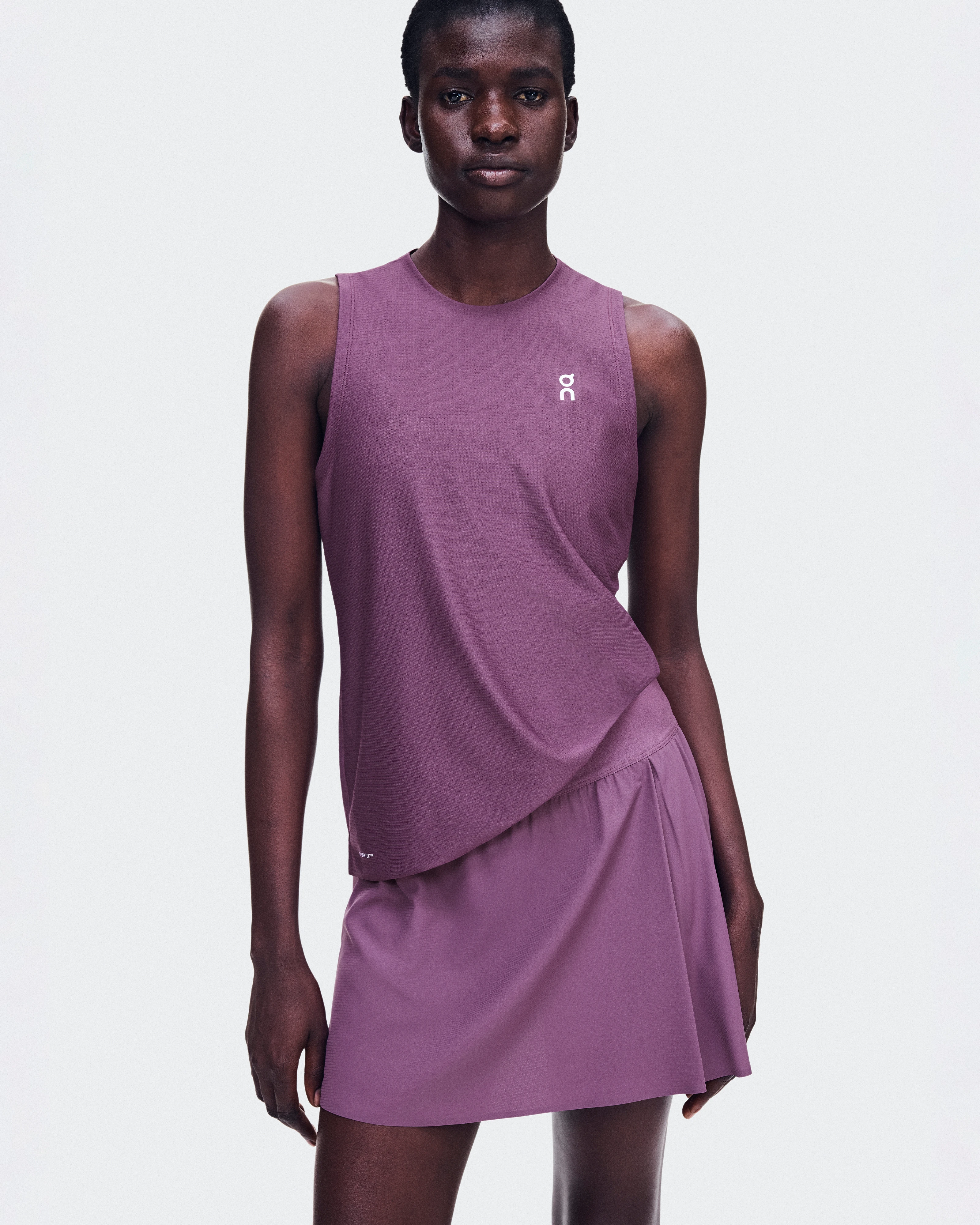 On Court Tank Cassis Feminino Partes de cima e camisetas
