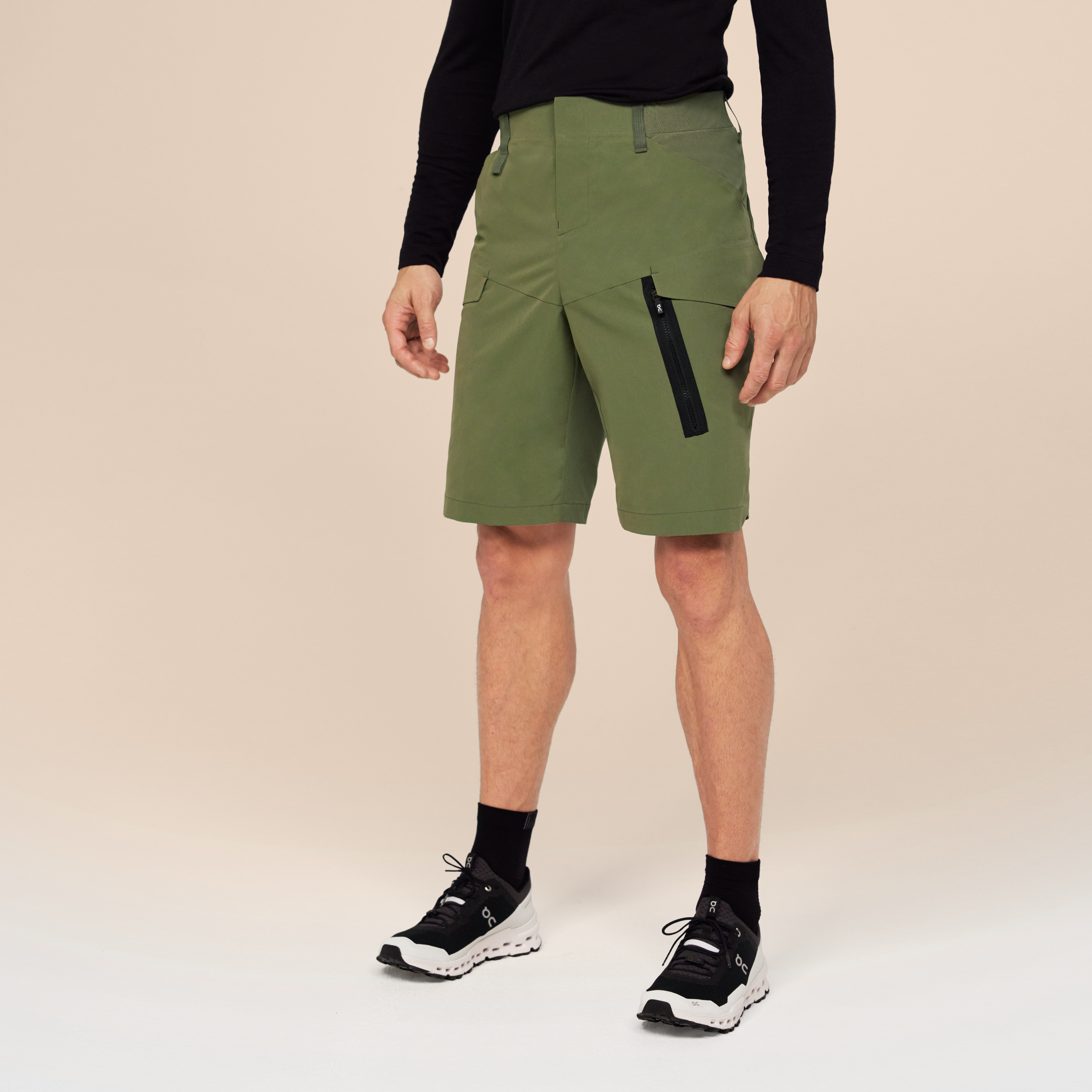 Explorer Shorts in Taiga