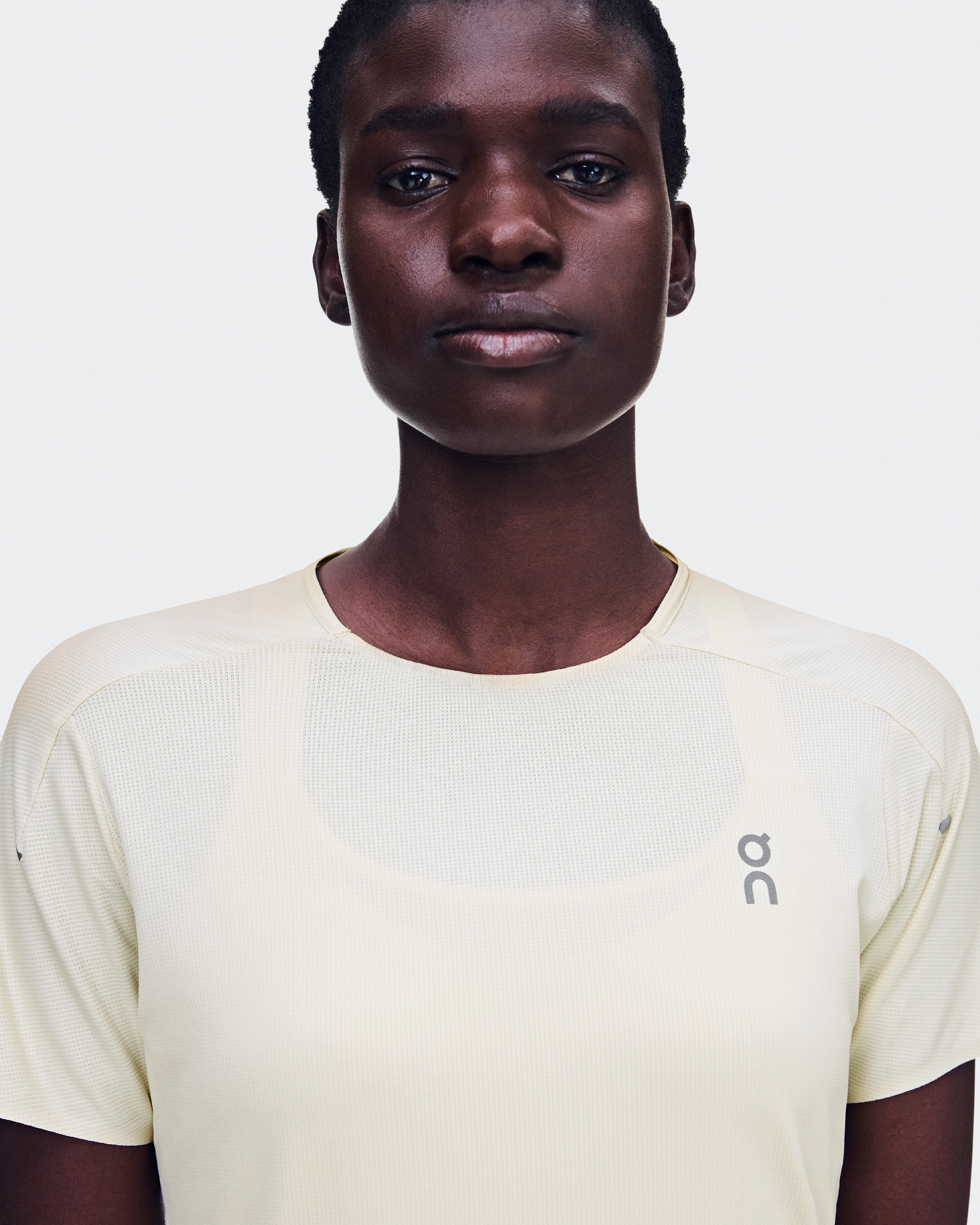 On Performance-T Hare & Brume Feminino Partes de cima e camisetas