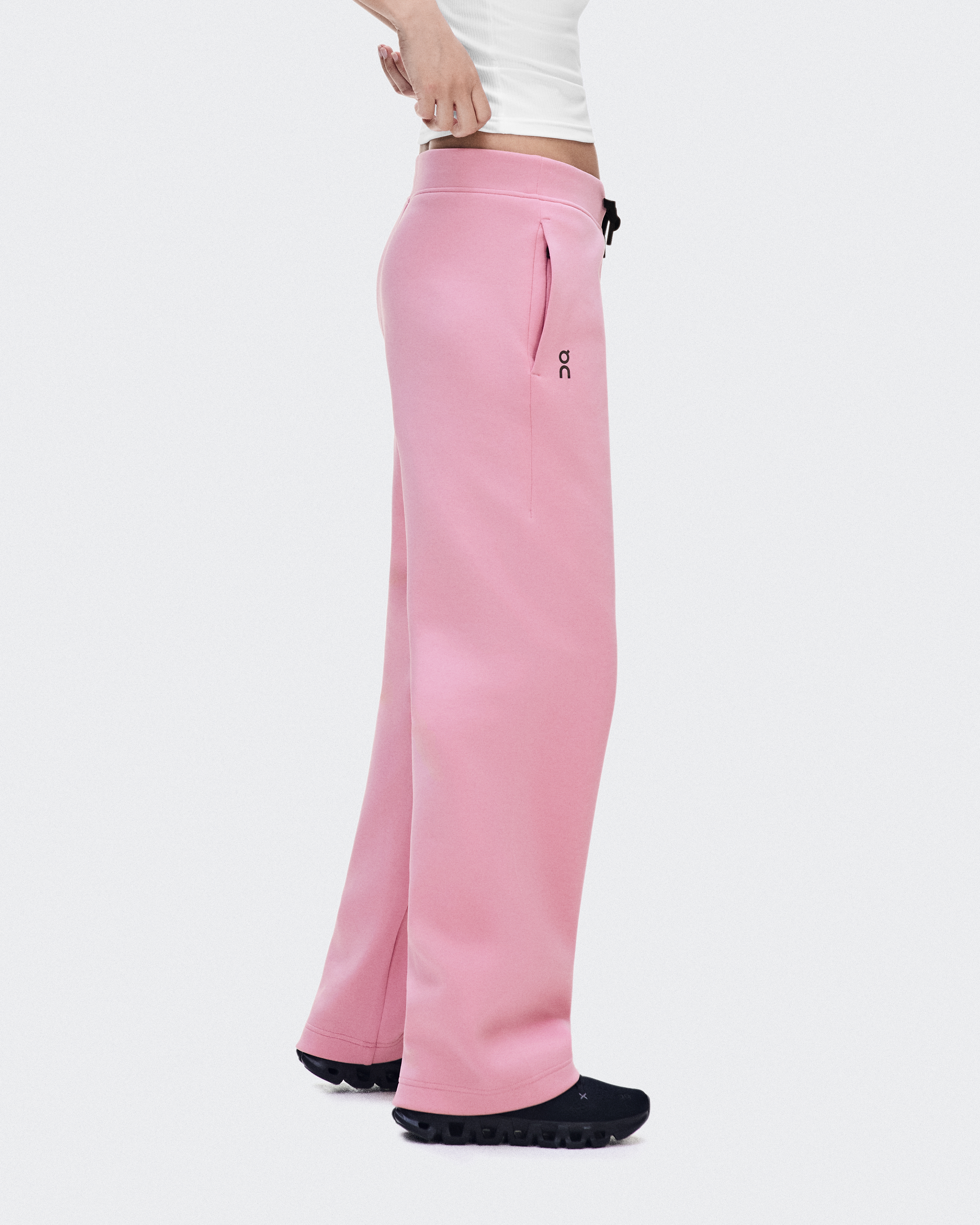 Women's Focus Tech Sweatpants | Pink | On Brazil
