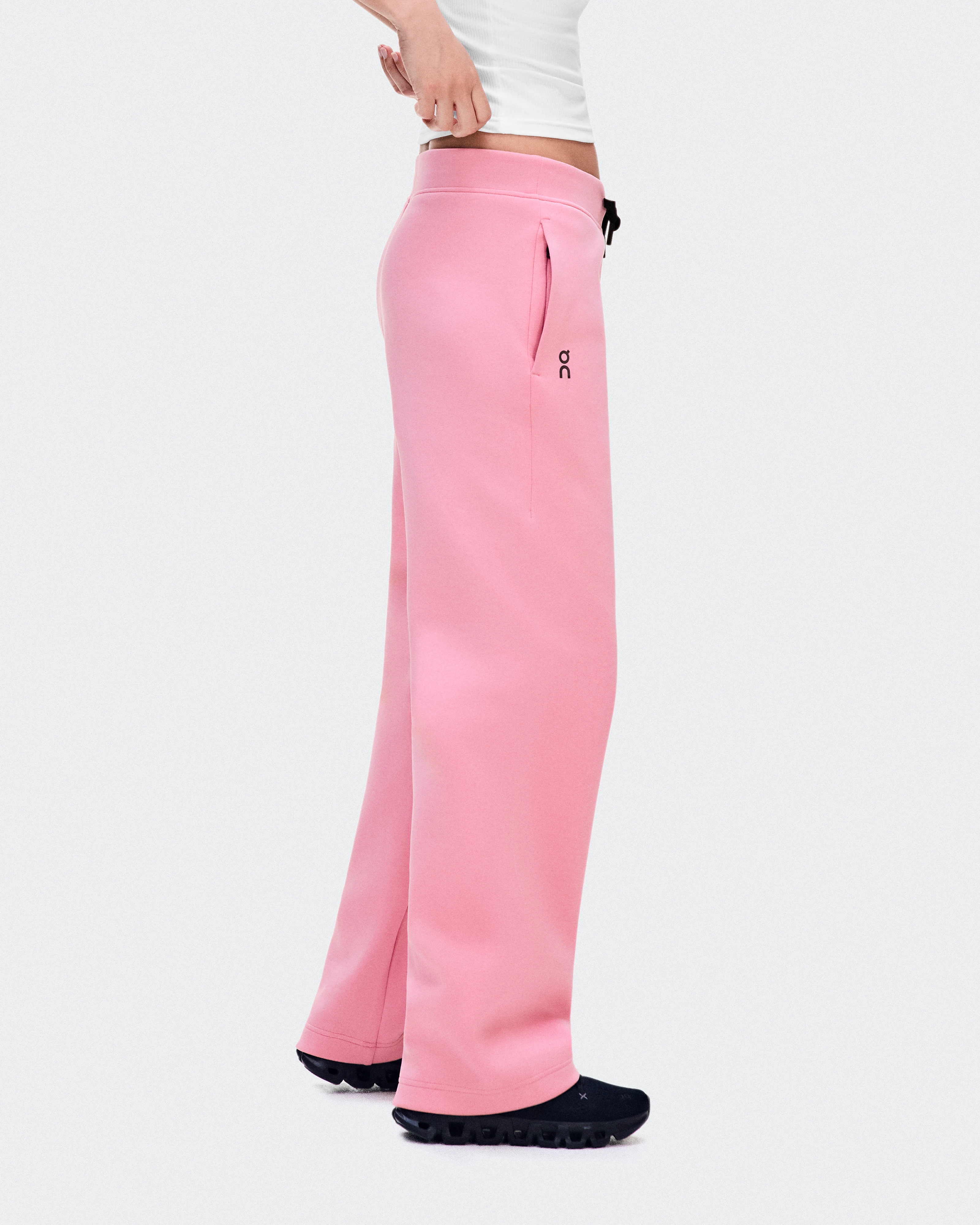 On Focus Tech Sweatpants Magnolia Women Pants