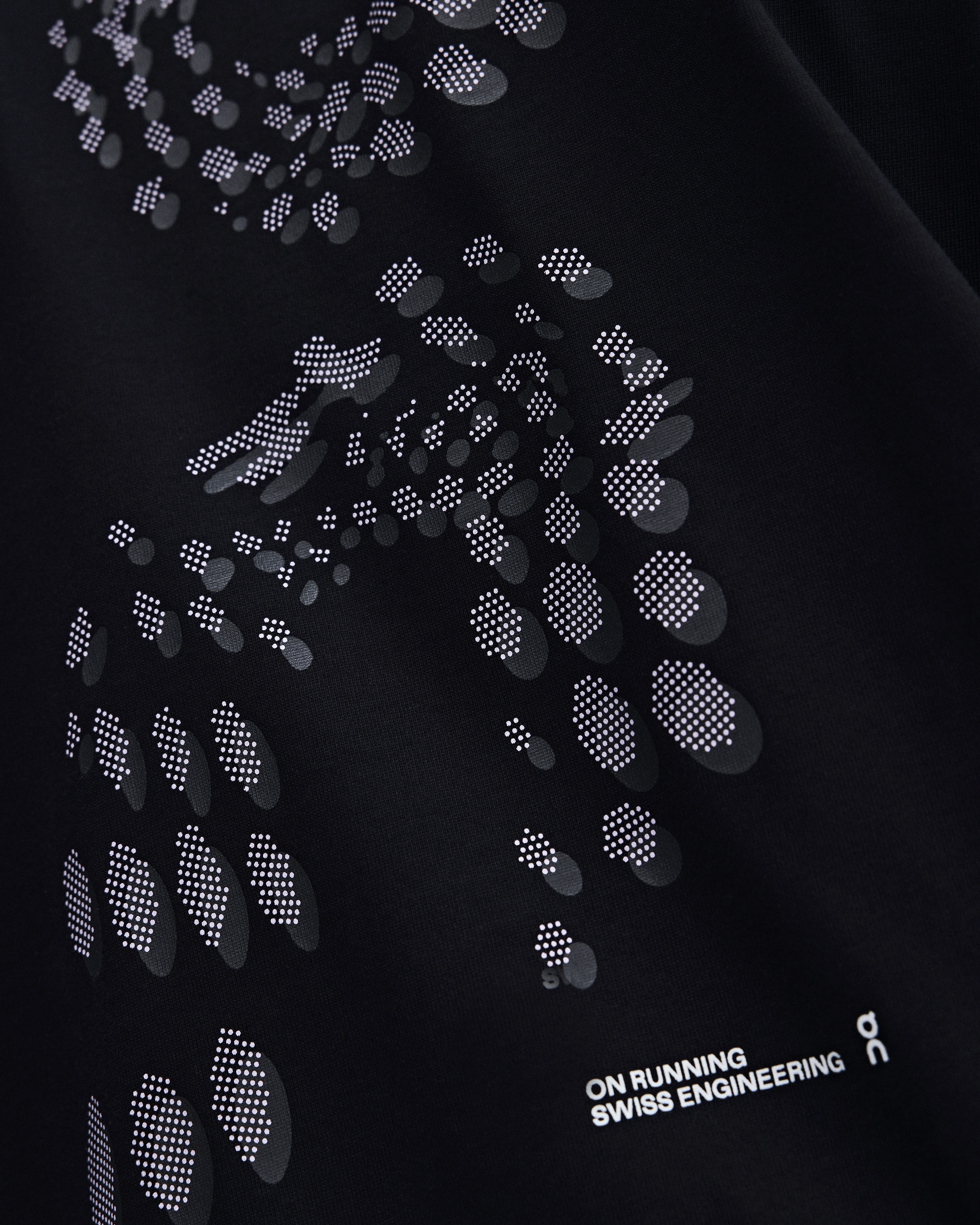 On Club Collective-T Runner Black Men Tops and t-shirts