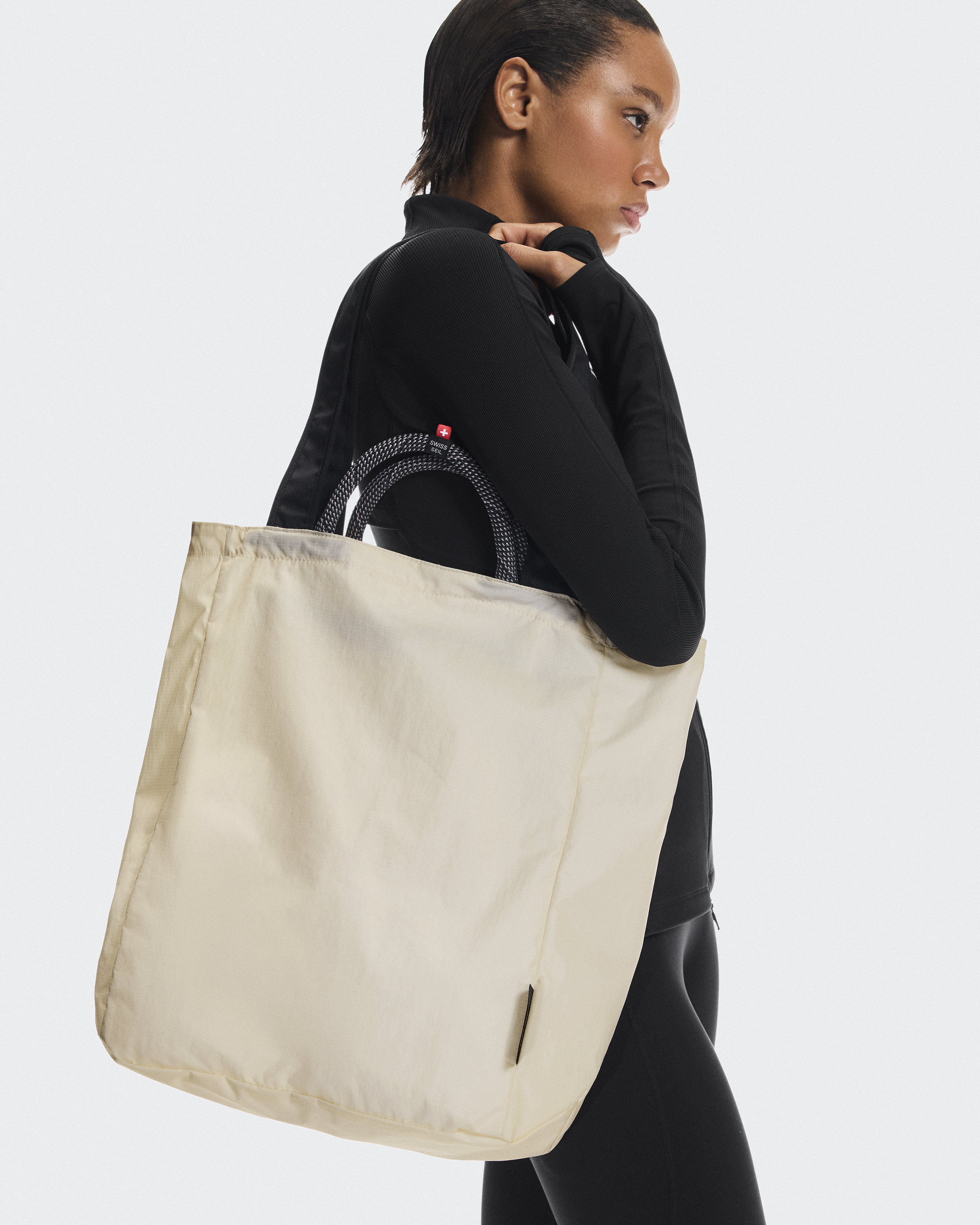 Tote Pack 25L | ベージュ & ブラック | On 日本