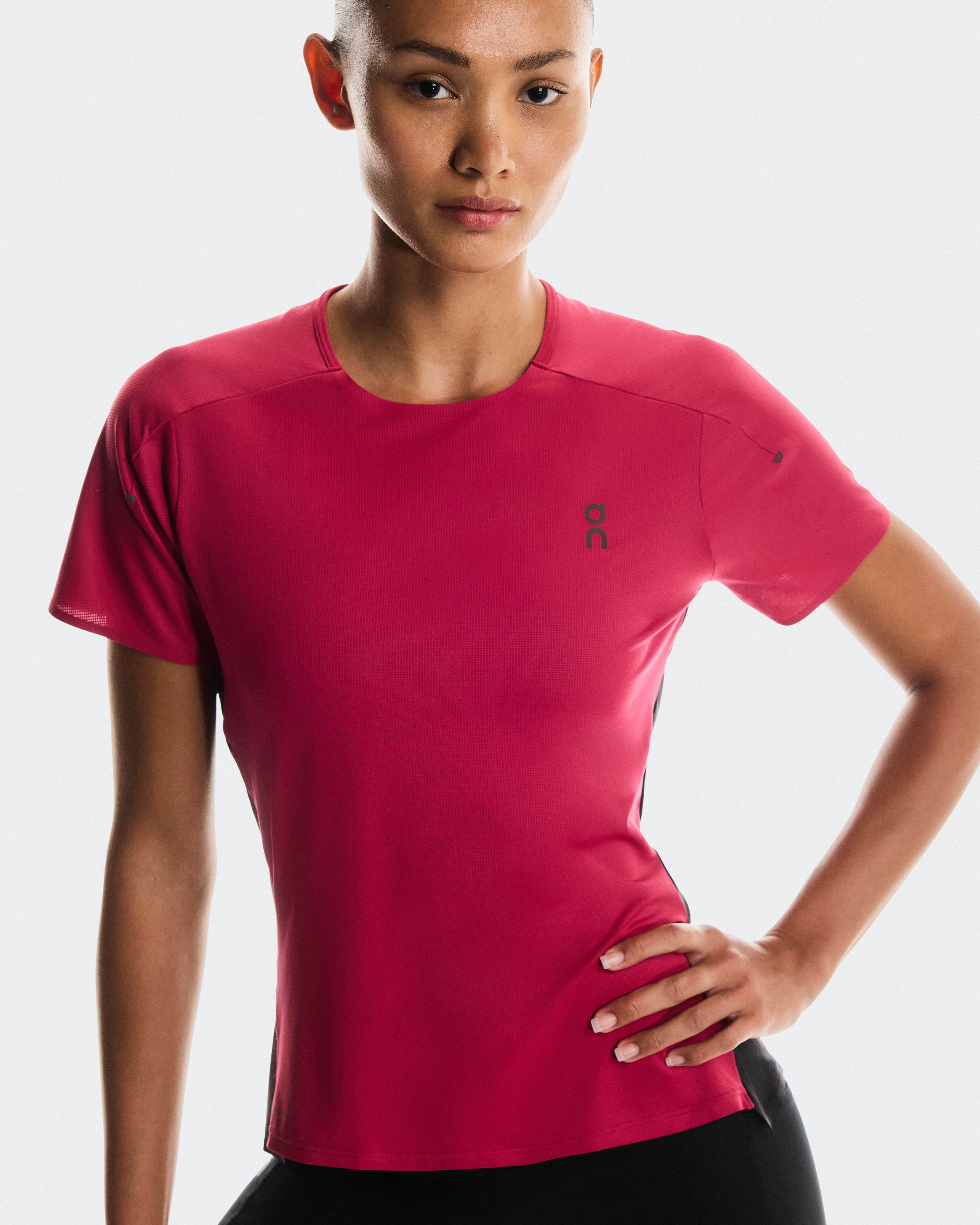 On Performance-T Grenadine & Black Femme Hauts et t-shirts