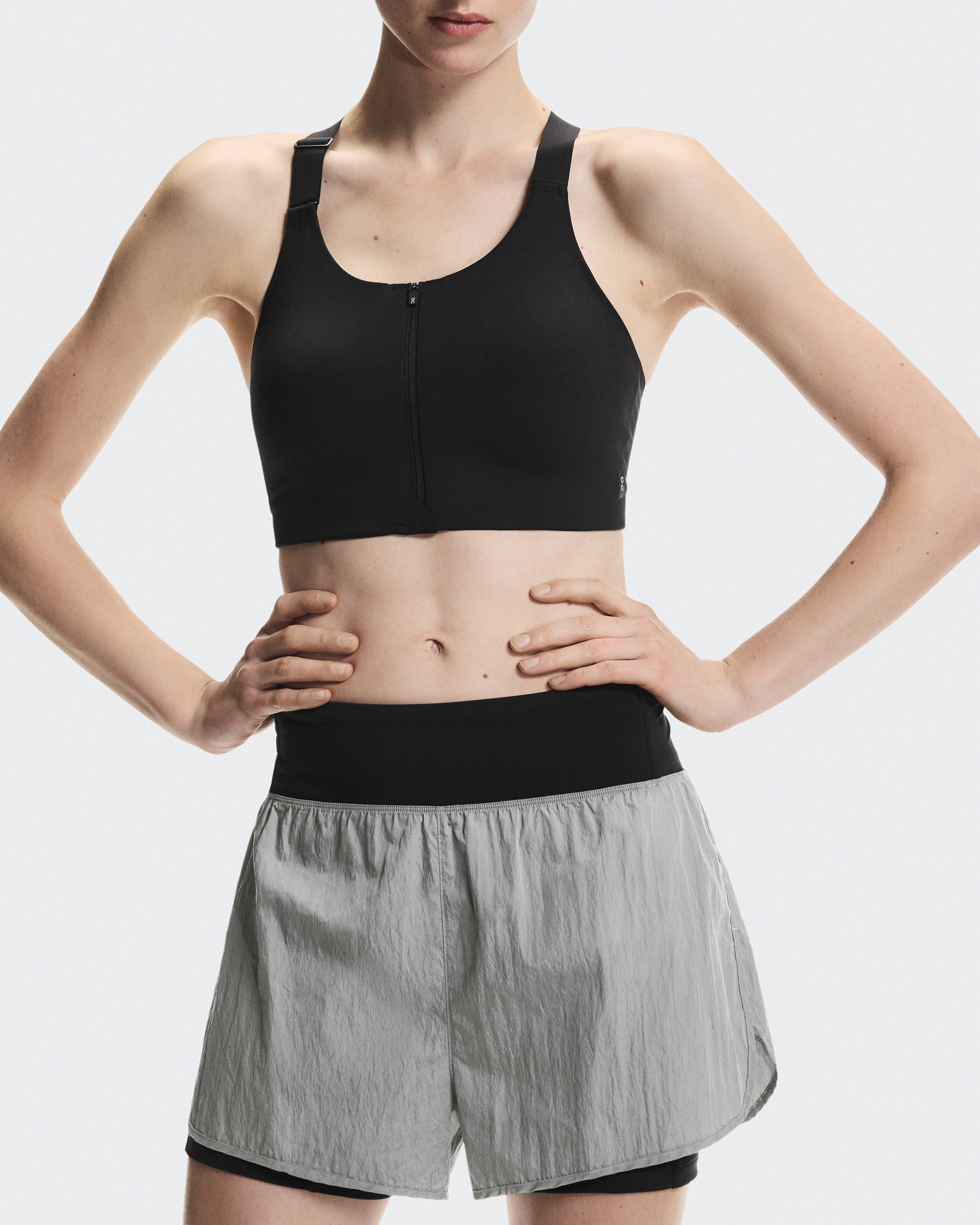 ウィメンズ Performance Volt Shorts | グレー | On 日本