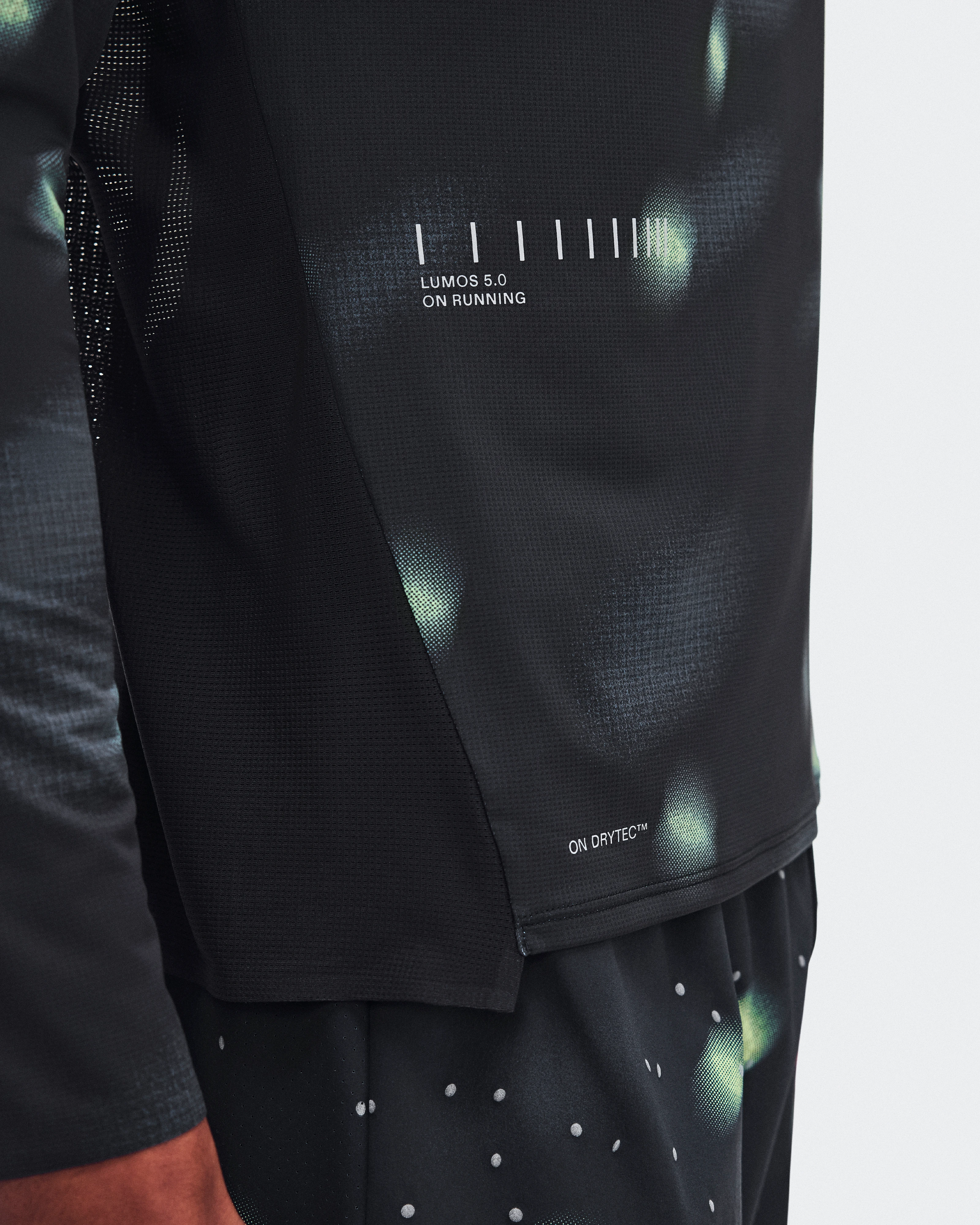 On Performance Long-T Lumos Black Homme Hauts et t-shirts
