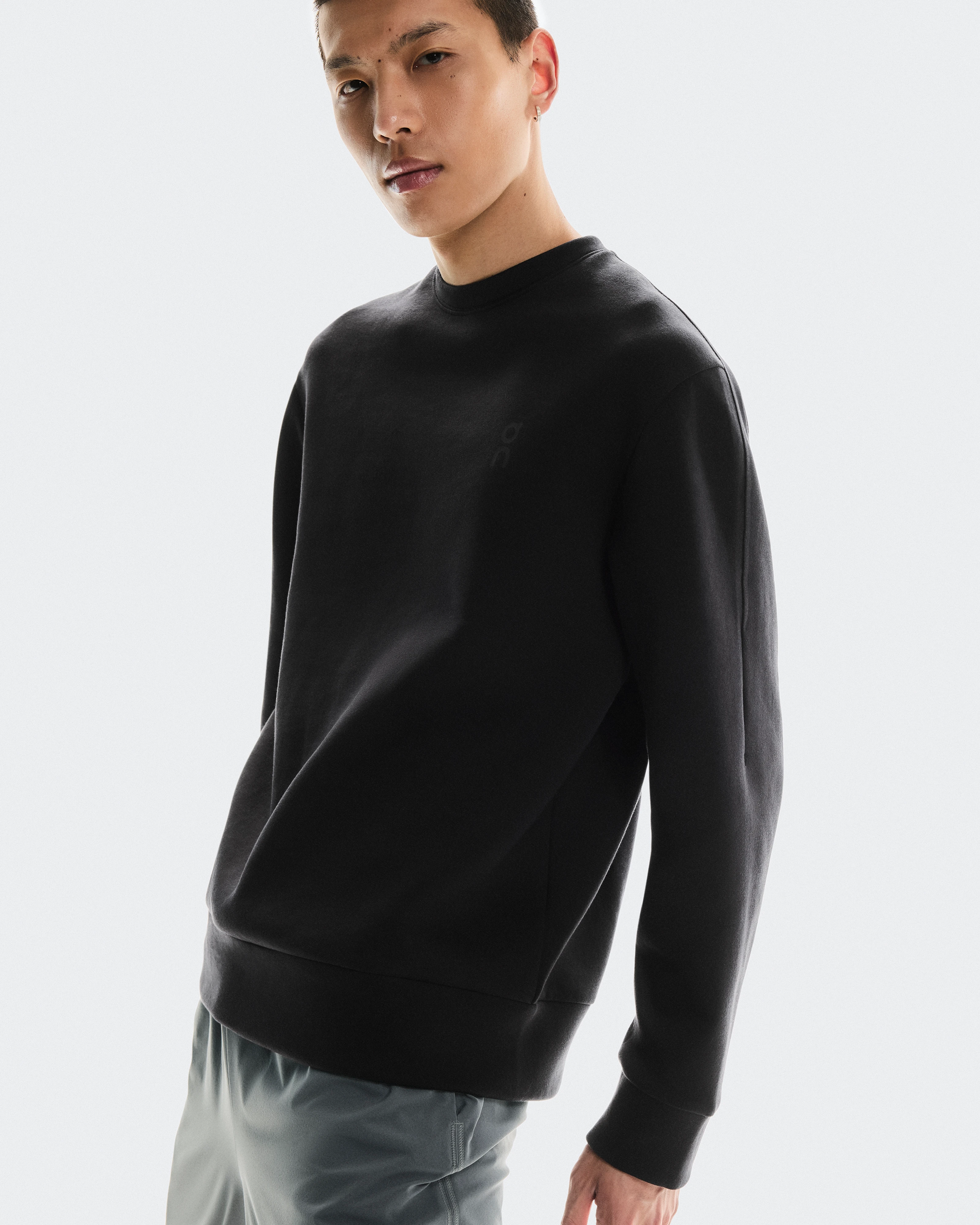 On Focus Tech Crew Black Men Hoodies and sweatshirts
