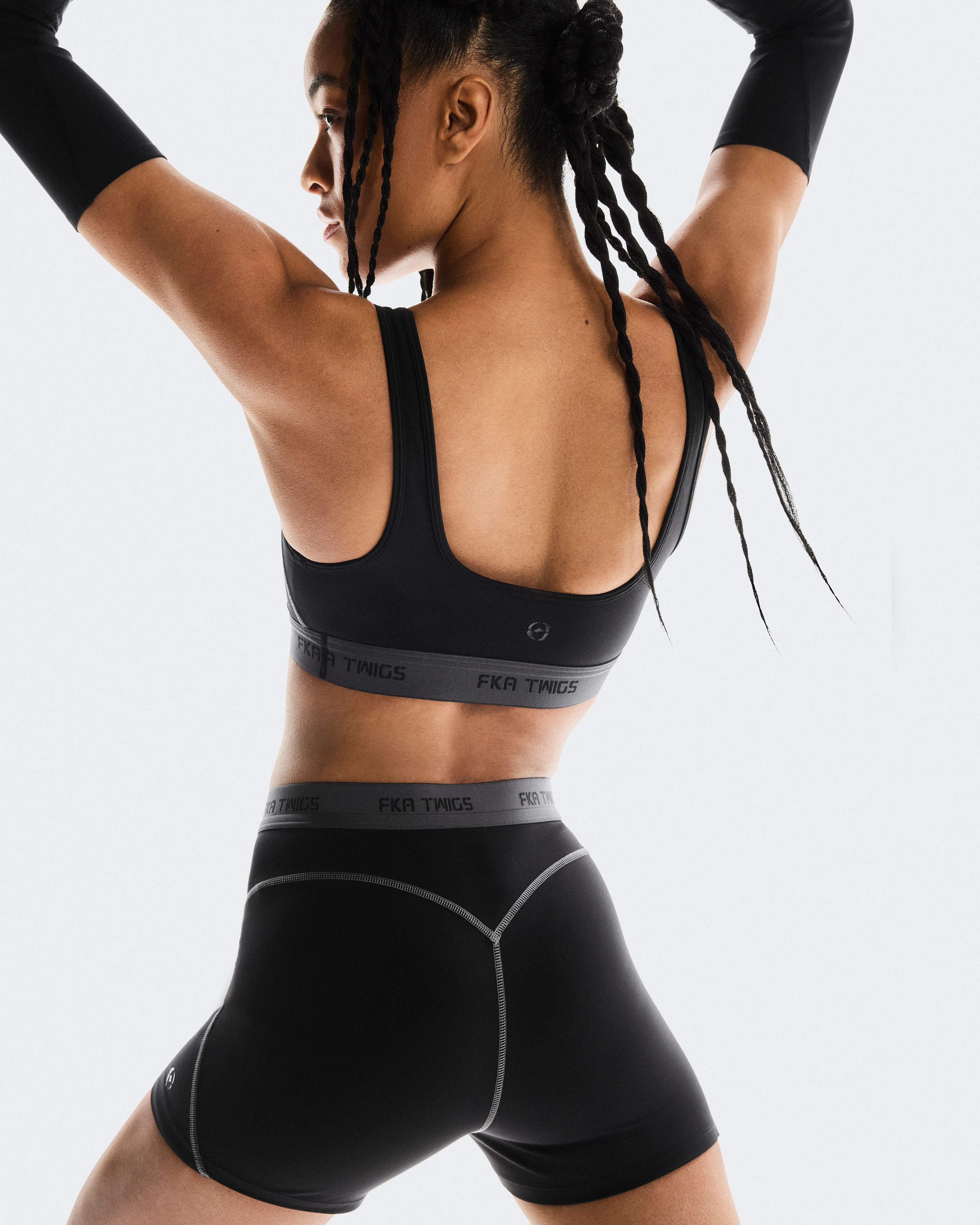 On STUDIO SKORT FKA Black Damen