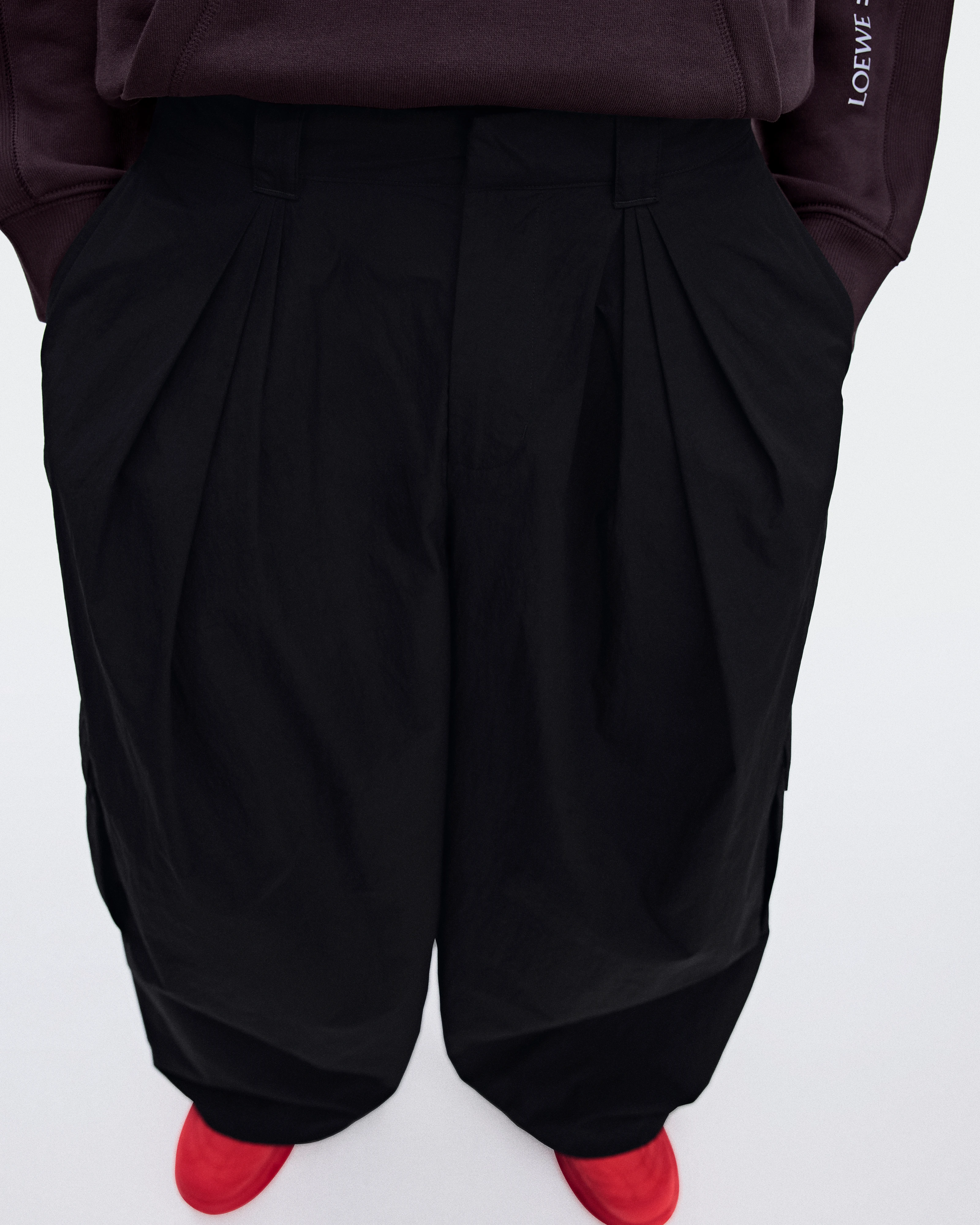 On Pleated Cargo Trousers LOEWE Black Men