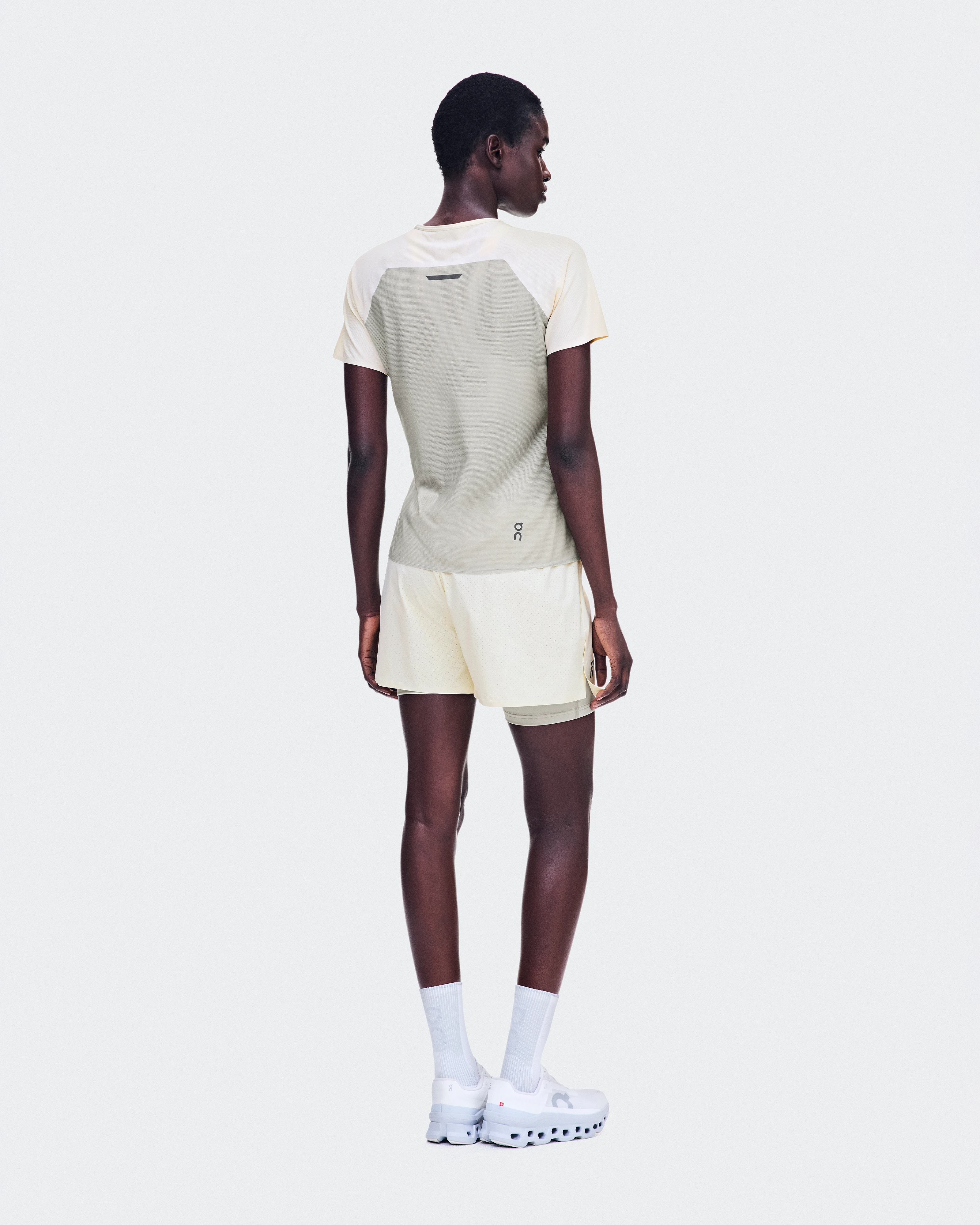 On Performance-T Hare & Brume Feminino Partes de cima e camisetas
