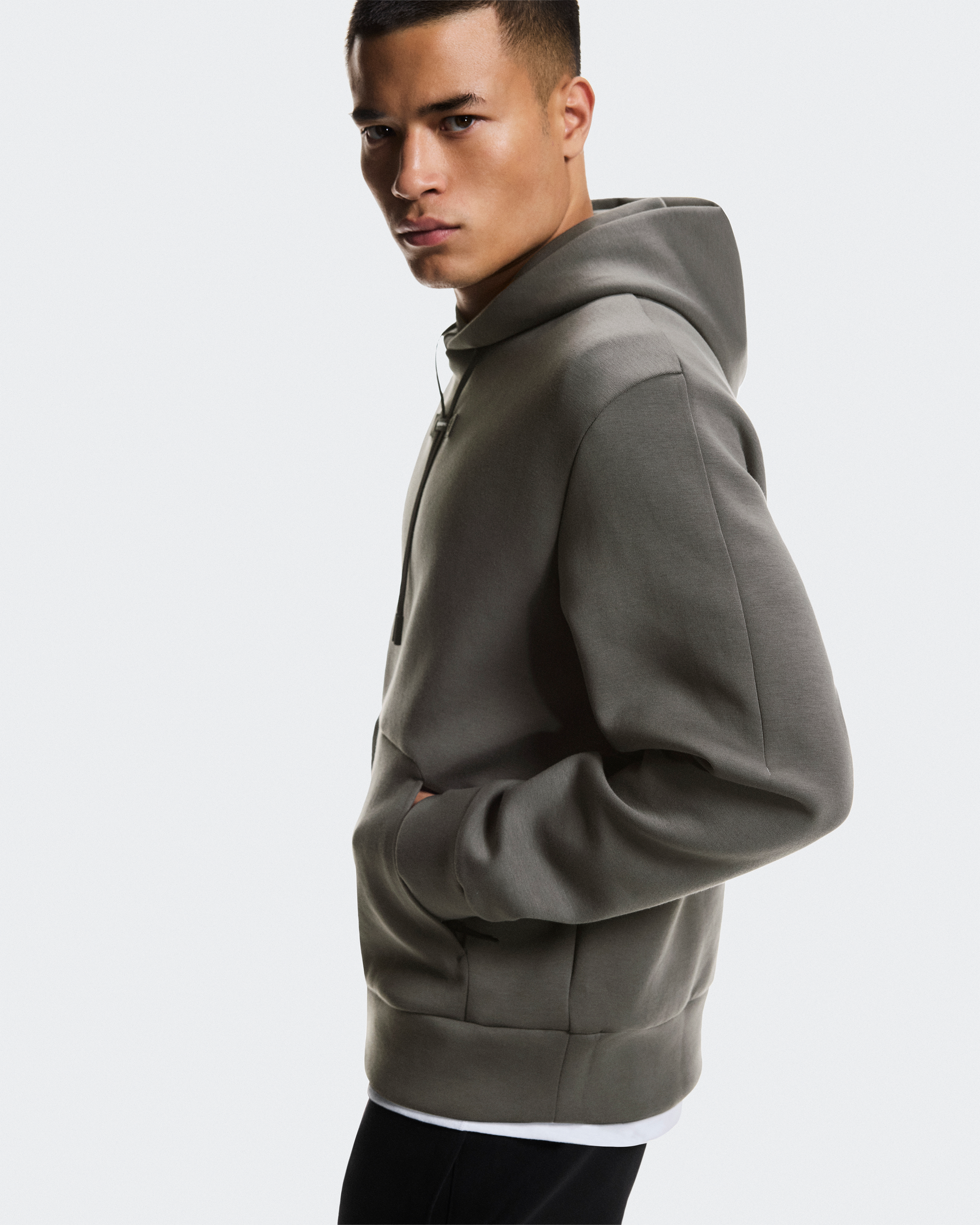 Focus Tech Hoodieالرجال / Shadow / S