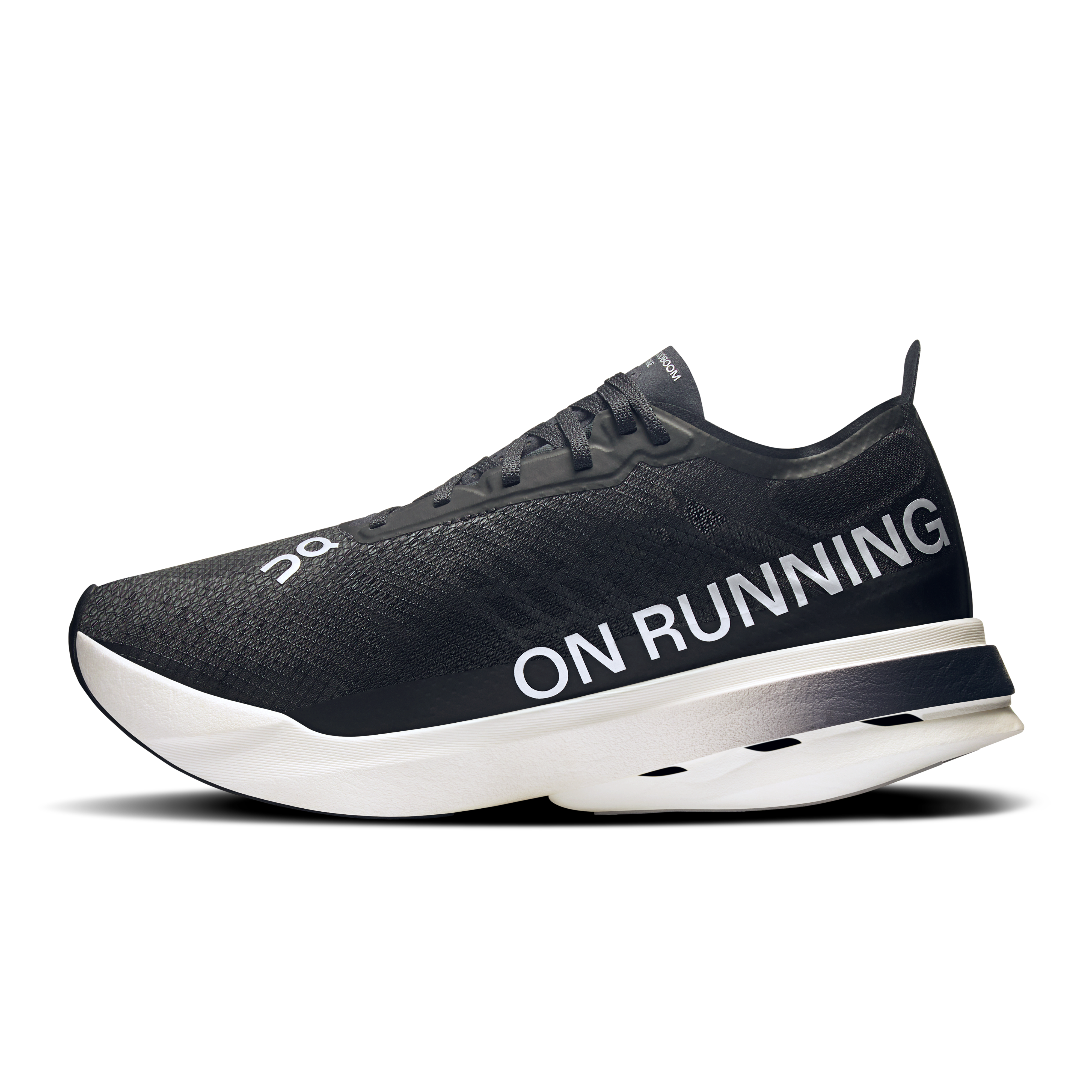 On Cloudboom Strike Black & White Damen Strassenlauf Schuhe