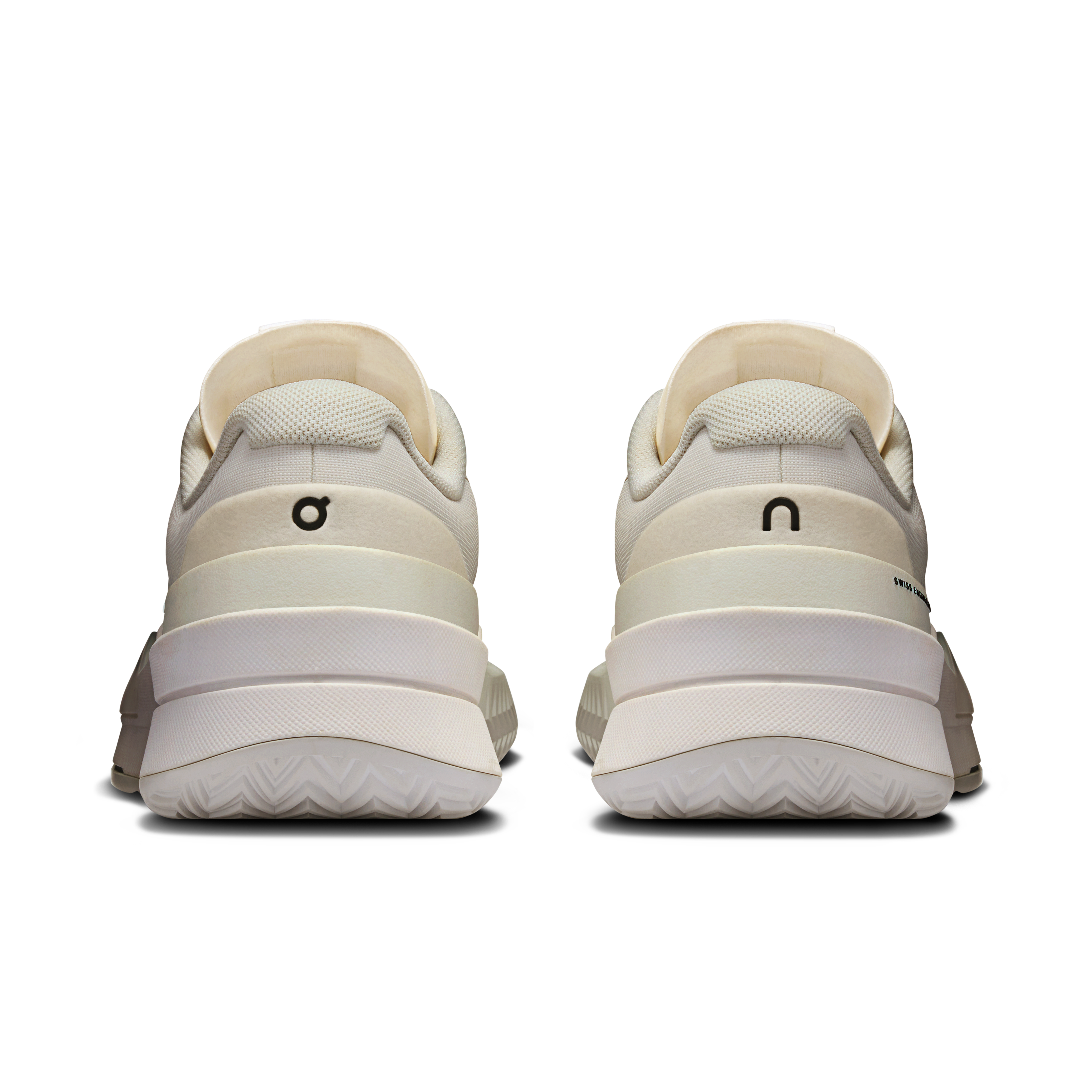 THE ROGER Pro 2Women / All White / 37