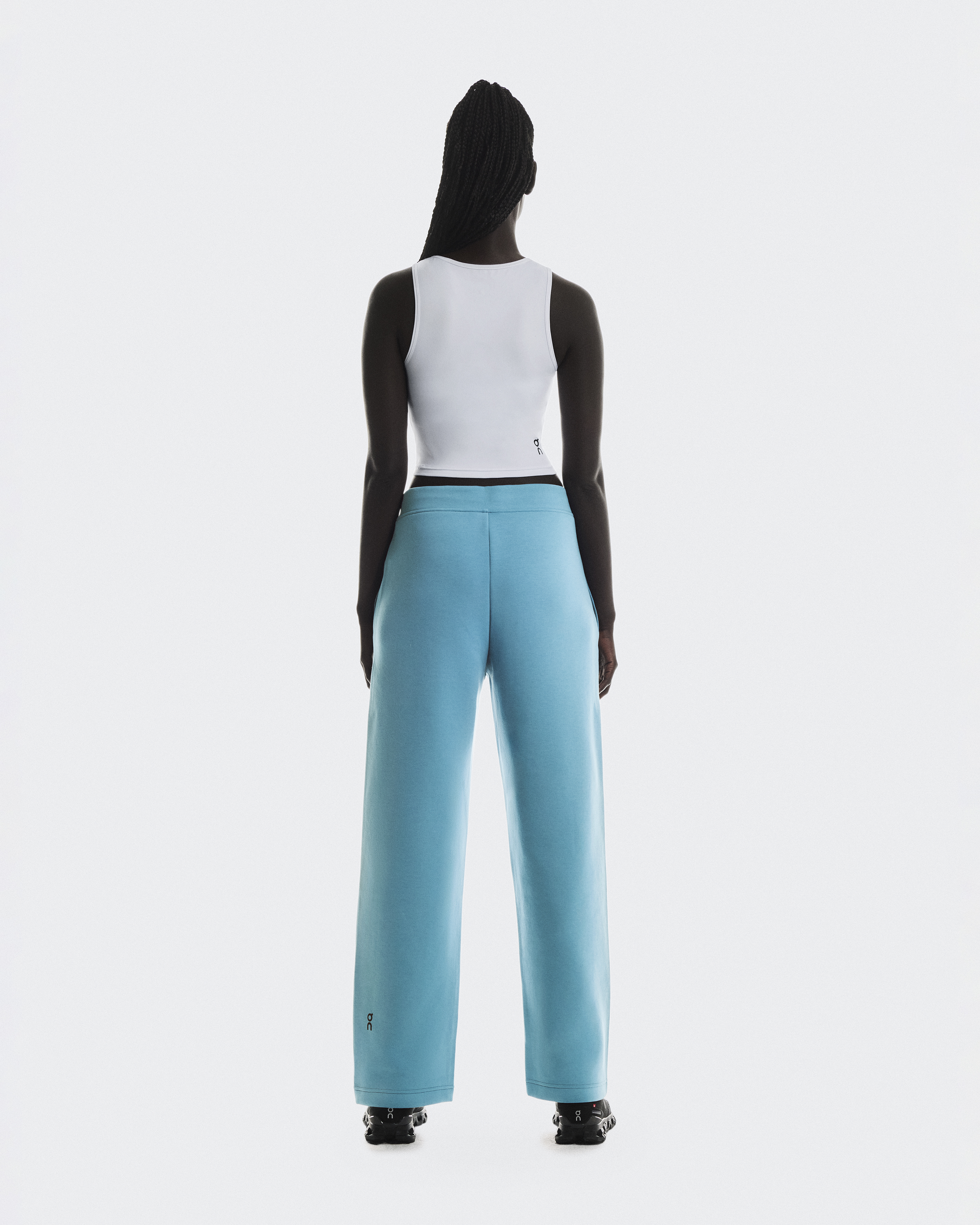 VIAVANDA BLURRY RELAX PANTS / BLUEタイダイ Women's Focus Tech Sweatpants | Blue | On United States