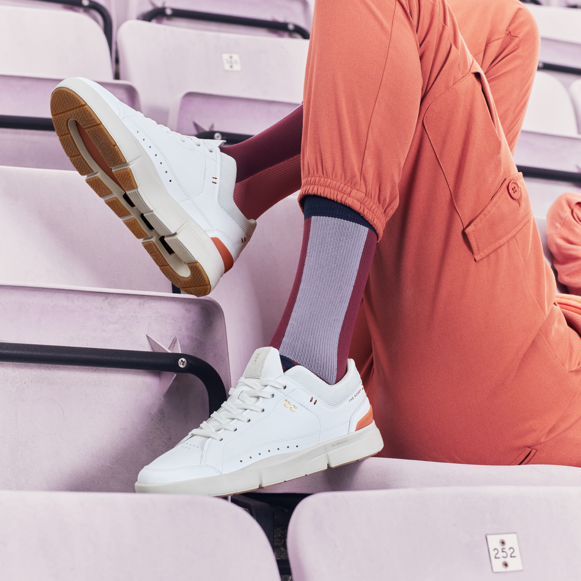 Women's THE ROGER Centre Court | White & Sienna | On United States