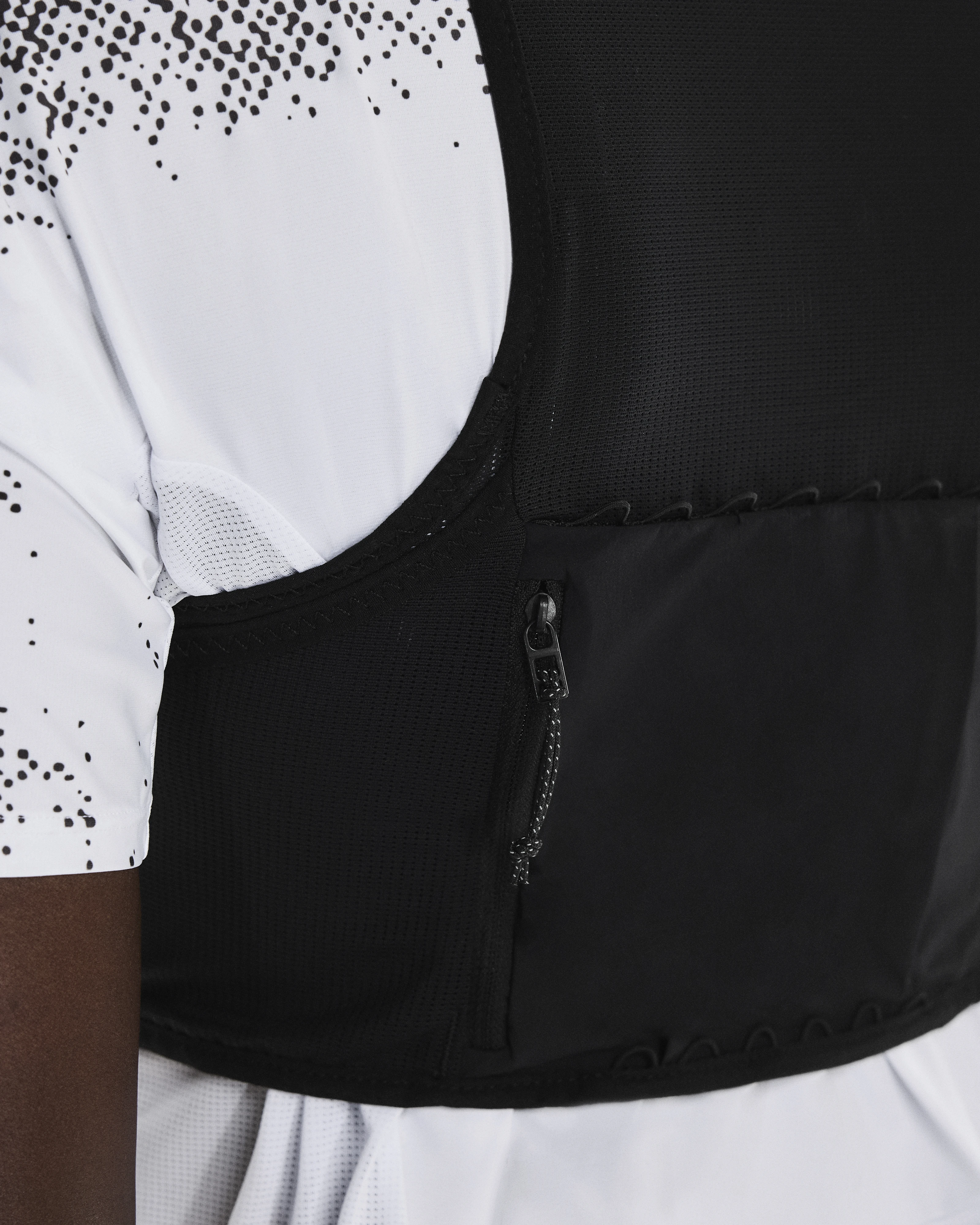 On Ultra Vest Pro Black Unisex Vests