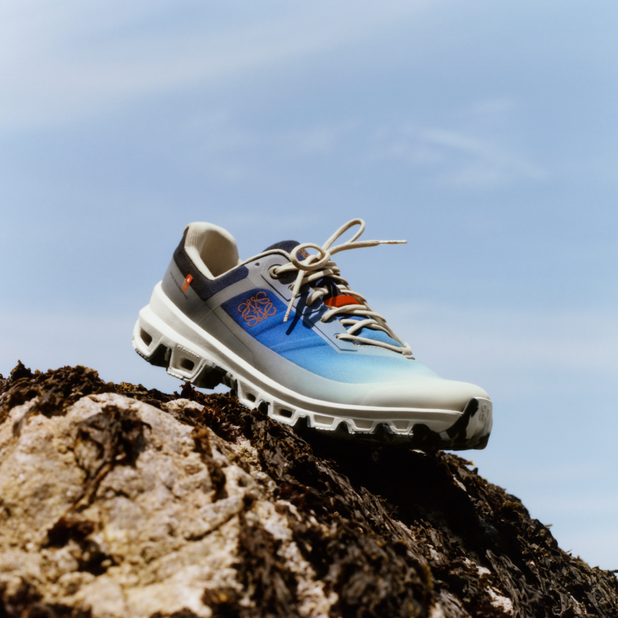 LOEWE☆関税込み☆On Cloudventure スニーカー Men's Cloudventure LOEWE | Blue | On Liechtenstein