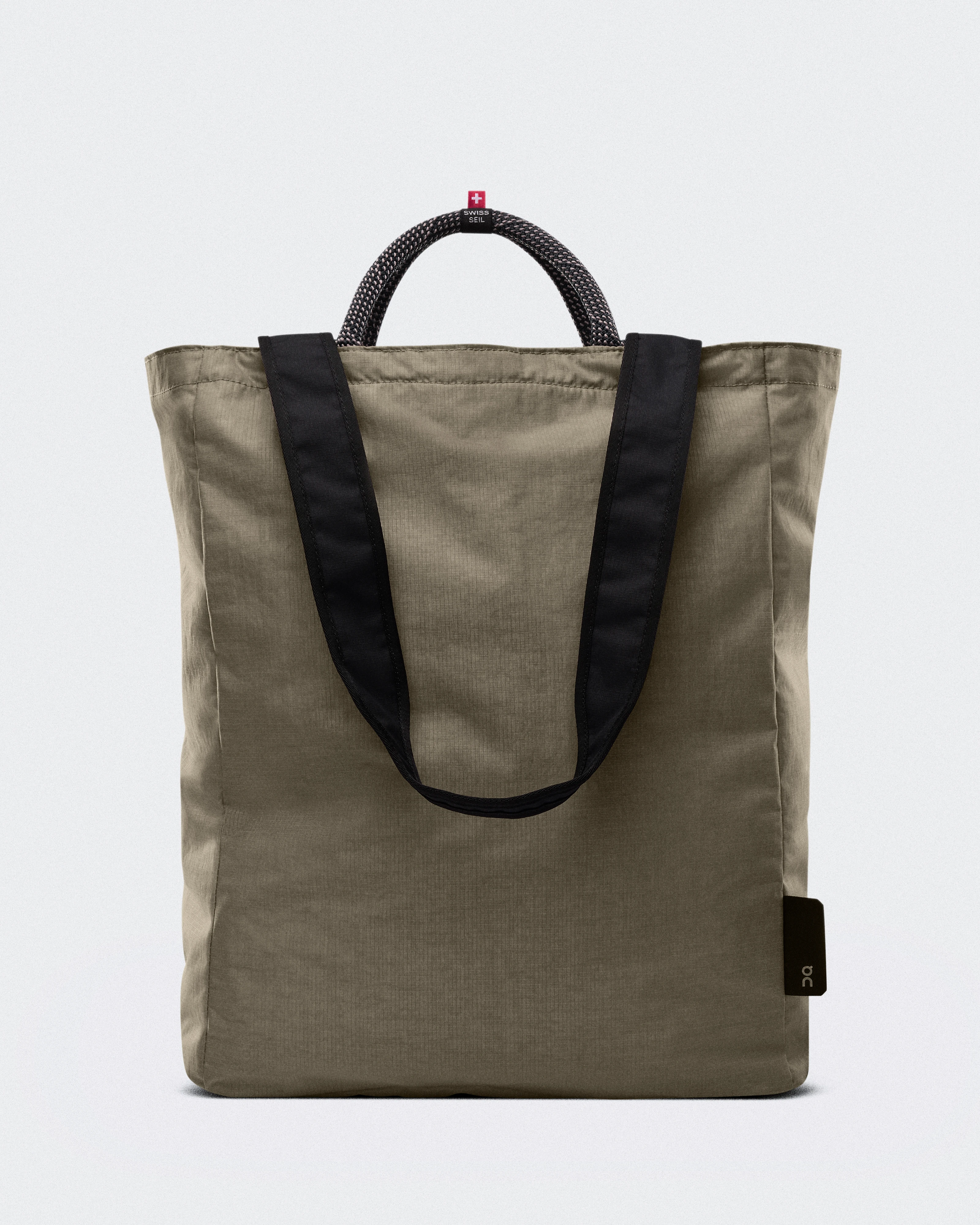 On Tote Pack 25L Olive & Black オールジェンダー バッグ