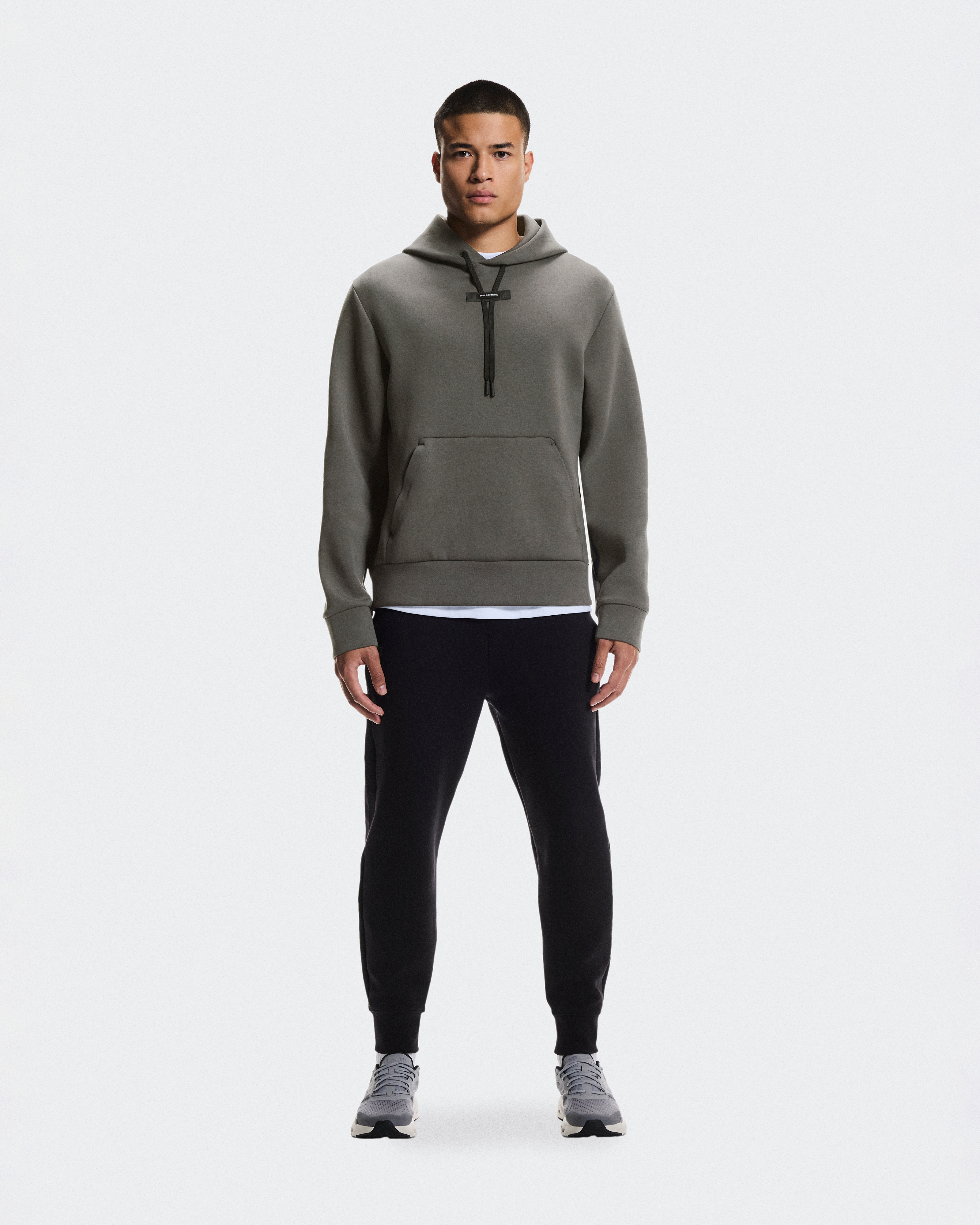 Focus Tech Hoodieالرجال / Shadow / S