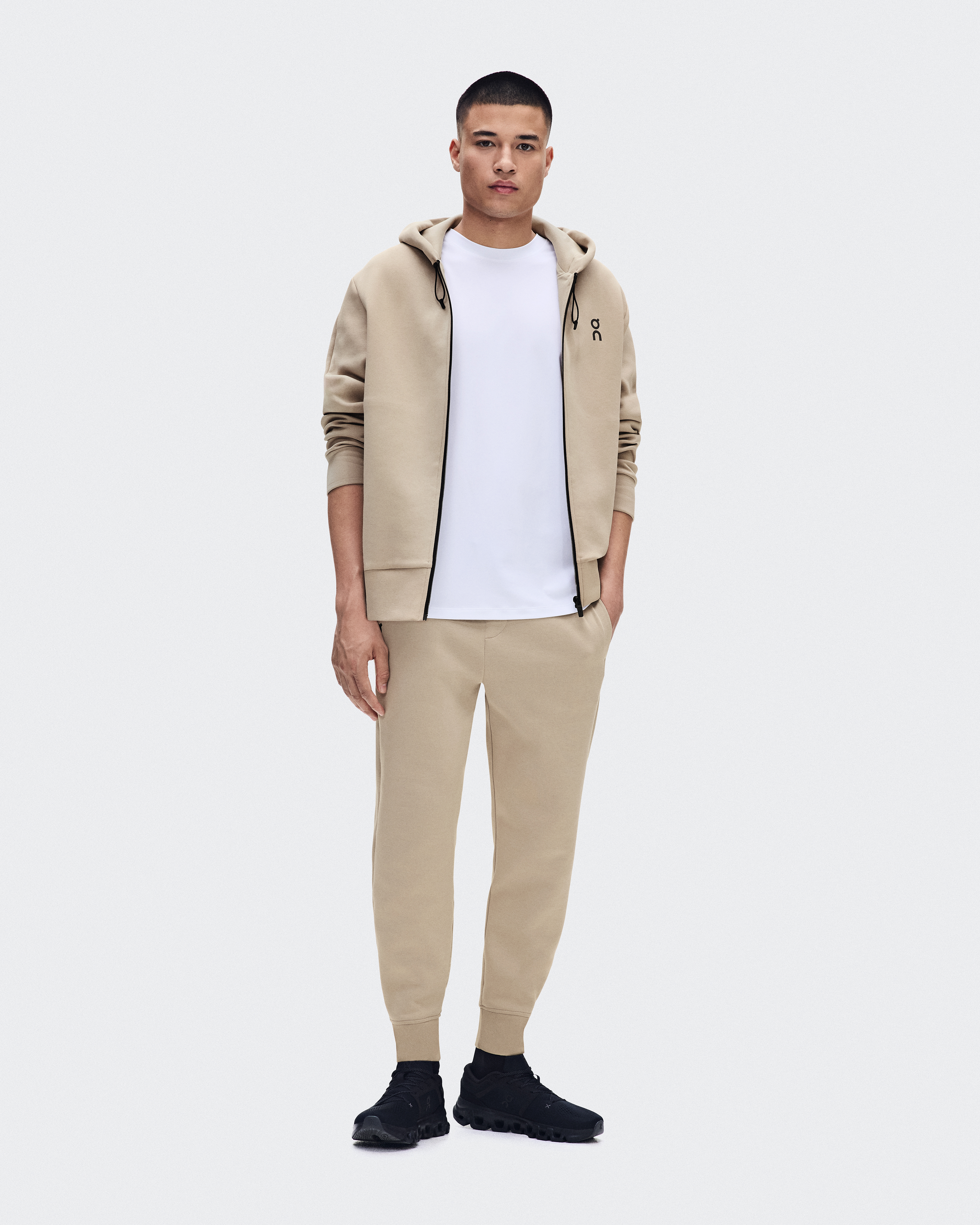 Men's Focus Tech Zip Hoodie | Desert | On Czech Republic