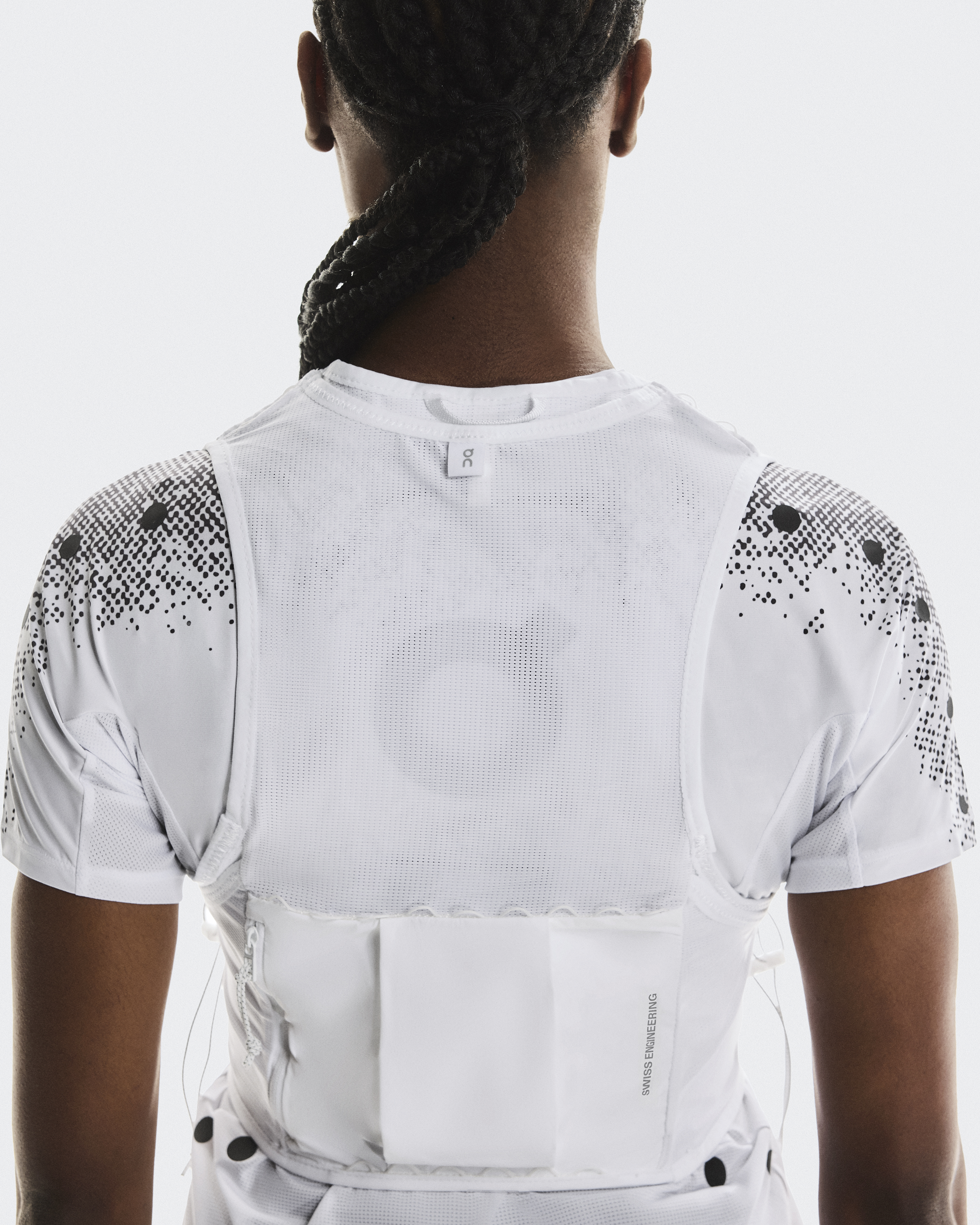 Ultra Vest 10L | Undyed & White | On United States