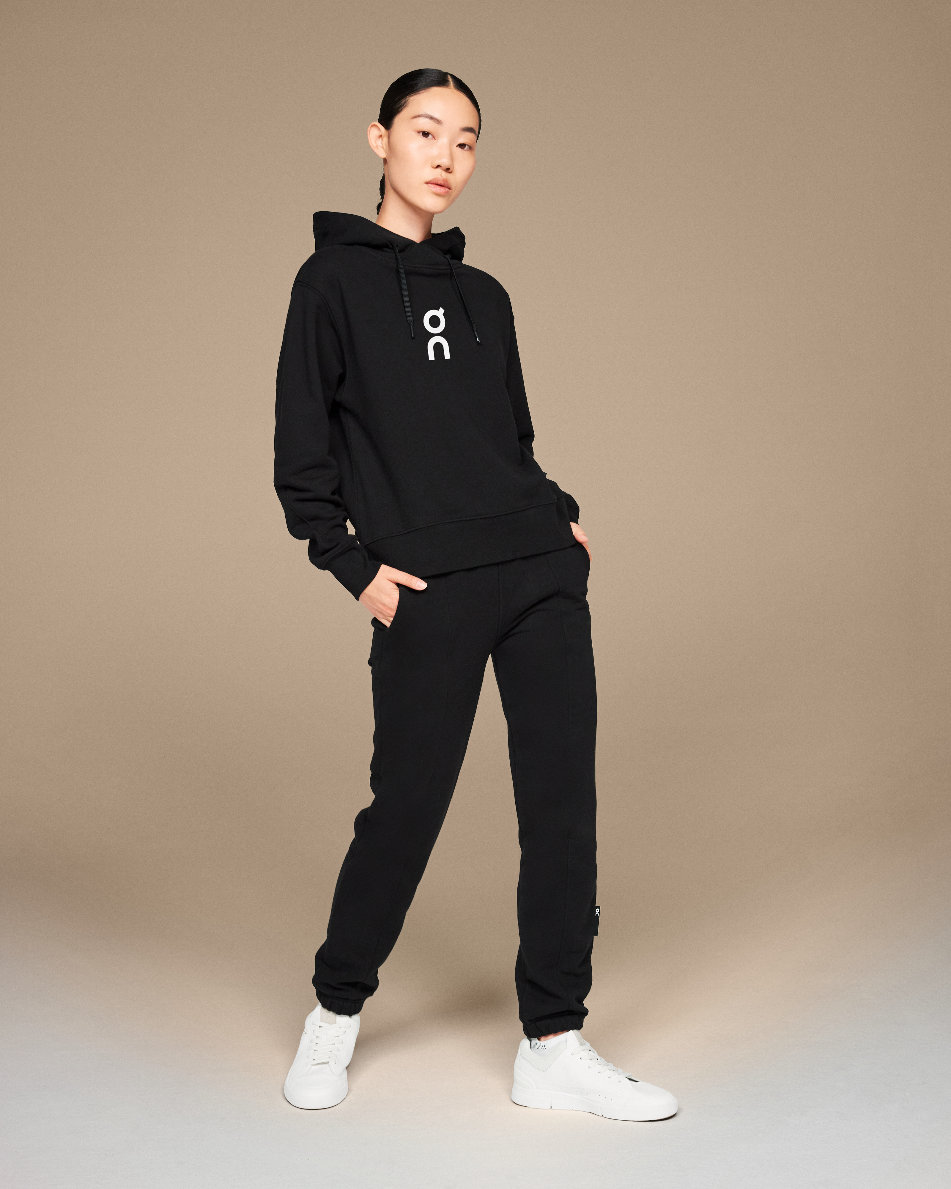 【On】Club Hoodie ブラック ウィメンズ Lサイズ Women's Club Hoodie | Black | On United States