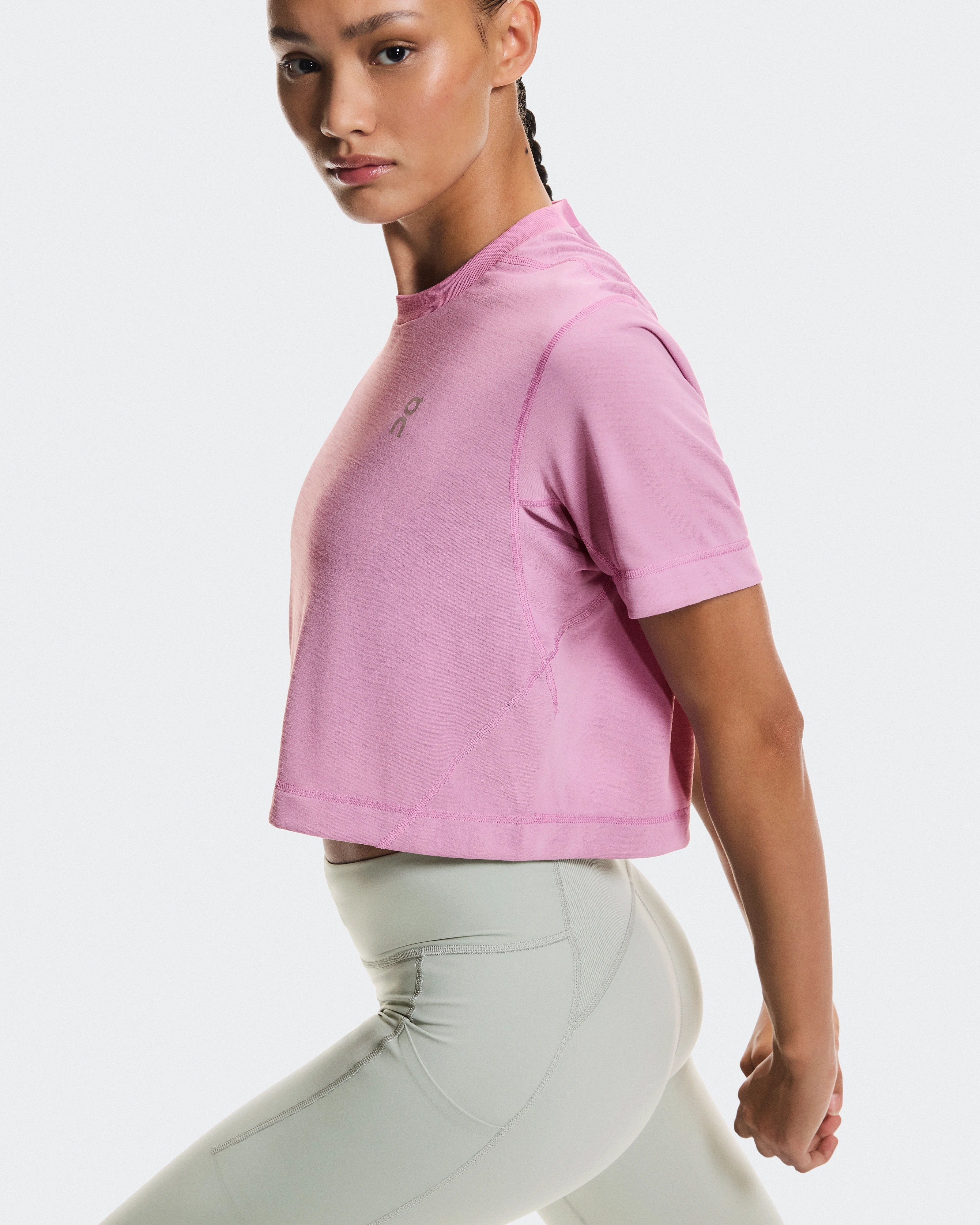 On Train-T Crop Graphic Sakura Women Tops and t-shirts