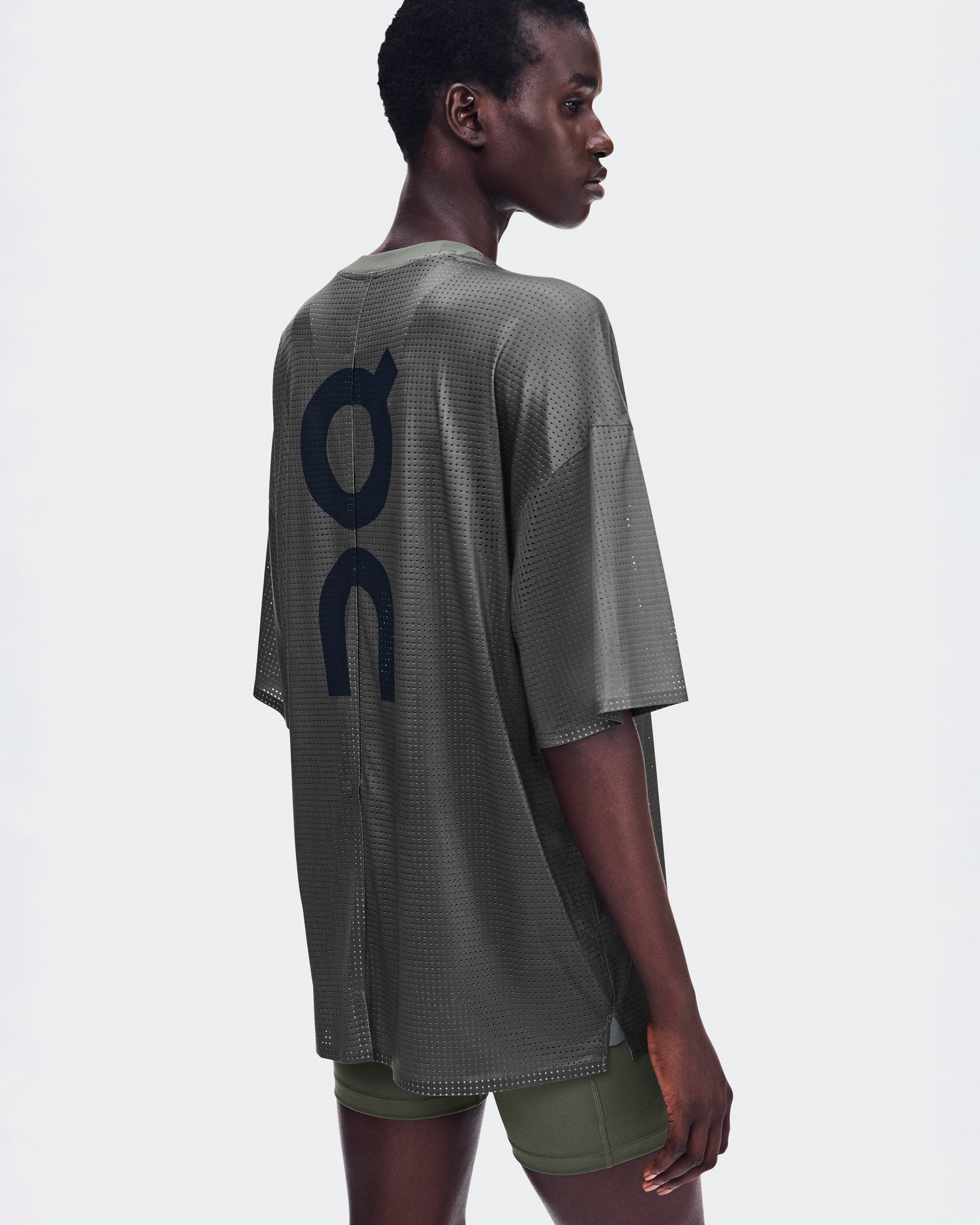 On Oversize Run-T LN1 Mire Unisex Tops and t-shirts
