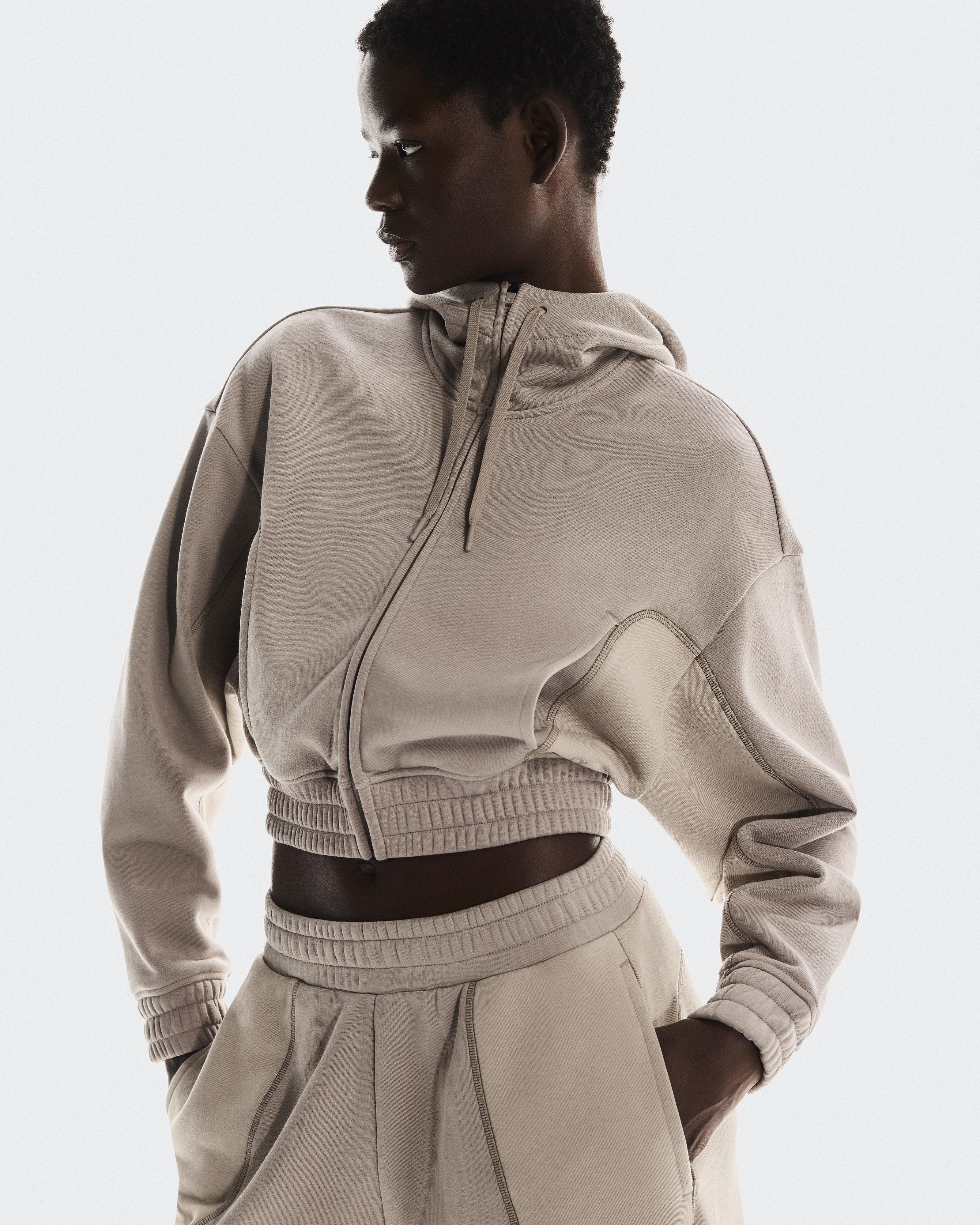 unoa 【Plie Sleeve】 NUDIE BEIGE × BLACK Neutral Embroidered WIFEY Athletic Block Gemma Sweatshirt