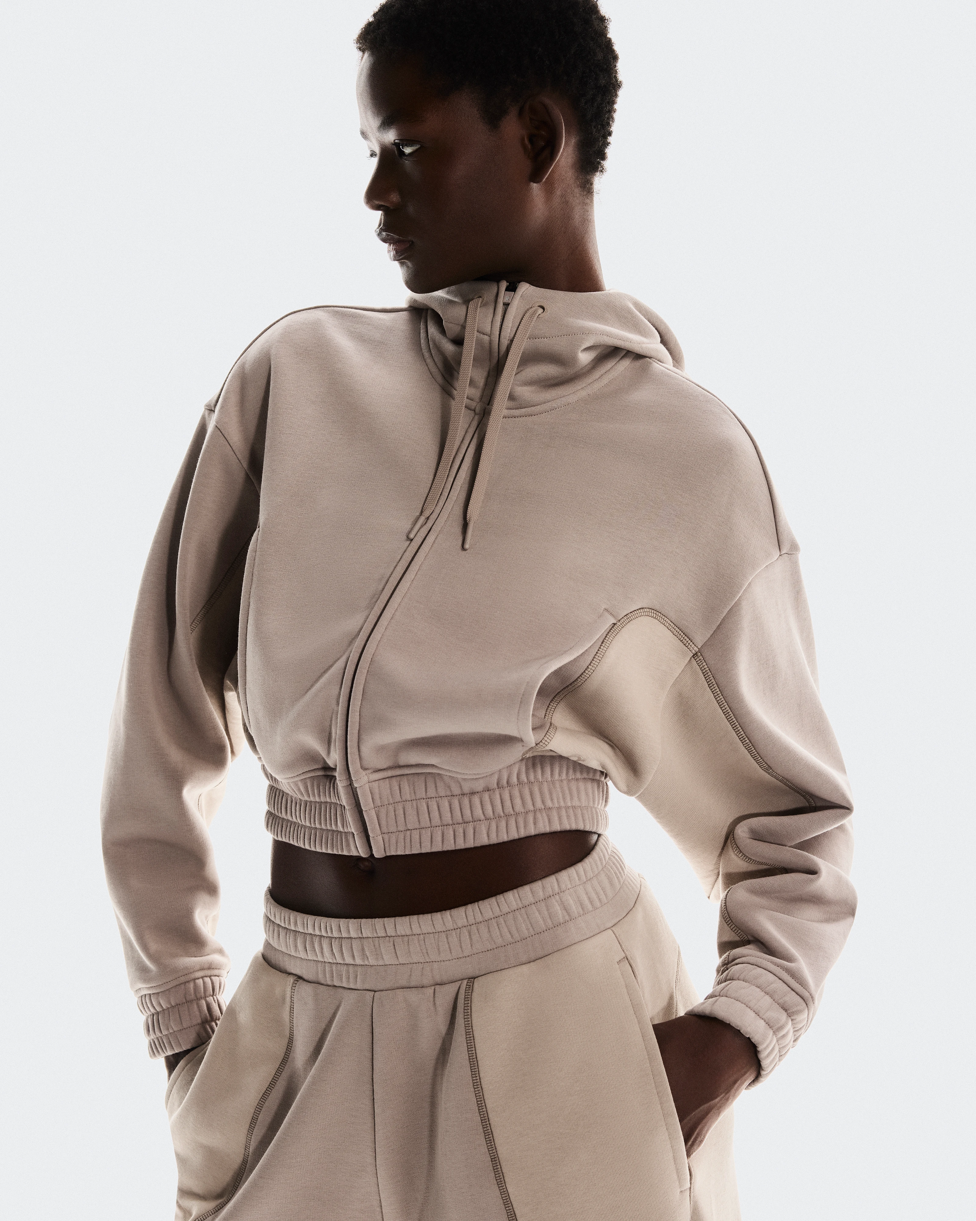 On CLUB CROPPED HOODIE FKA Cinder & Desert Damen Hoodies & Sweatshirts