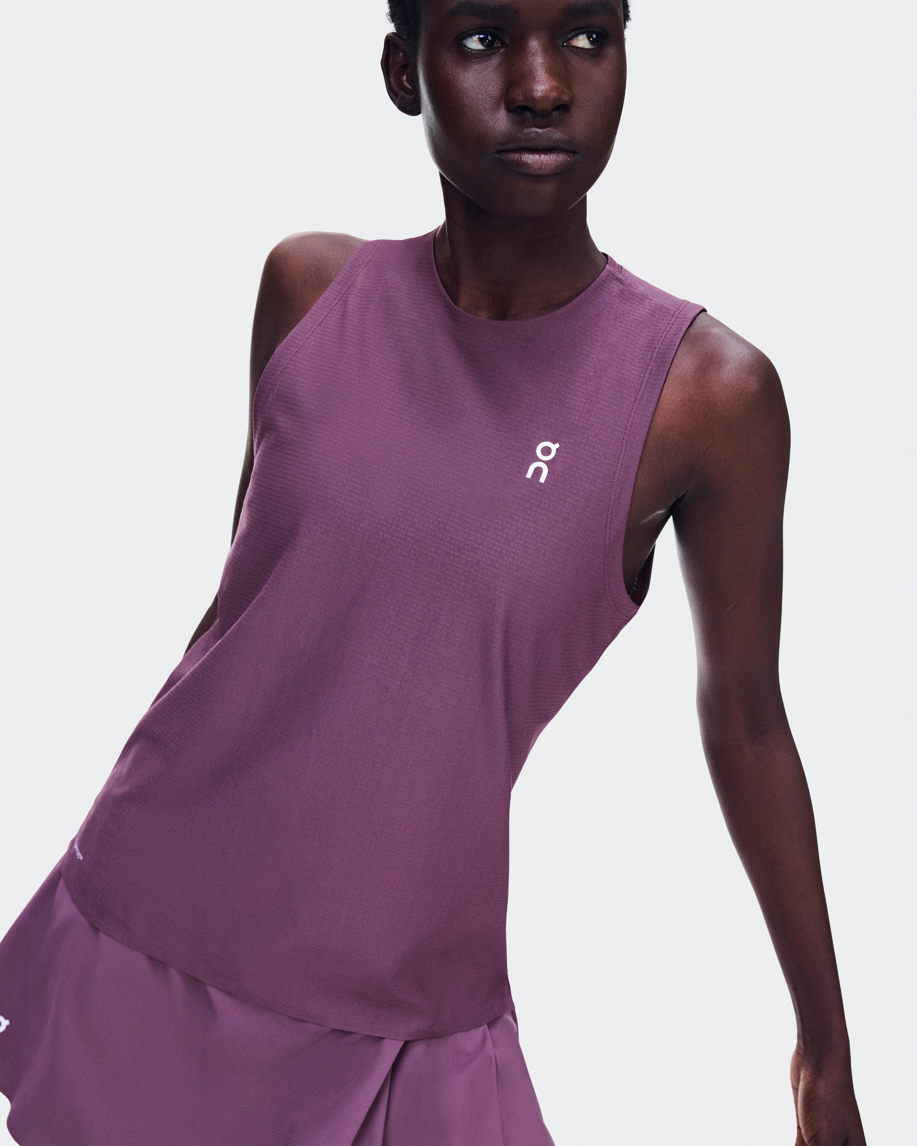 On Court Tank Cassis Feminino Partes de cima e camisetas