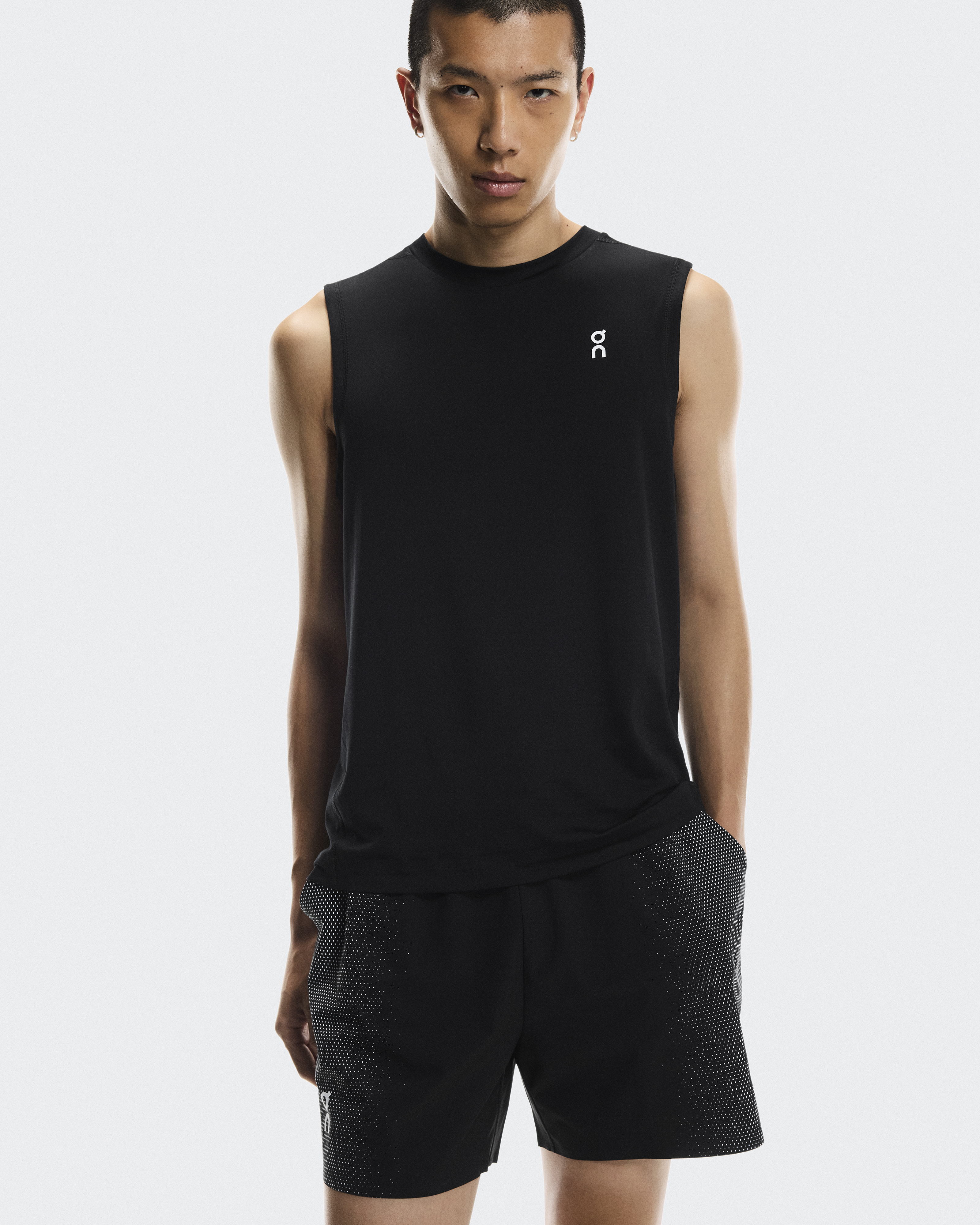 On Court Shorts ＆On Court T 上下セット Men's Court Shorts | Black & White | On United Kingdom