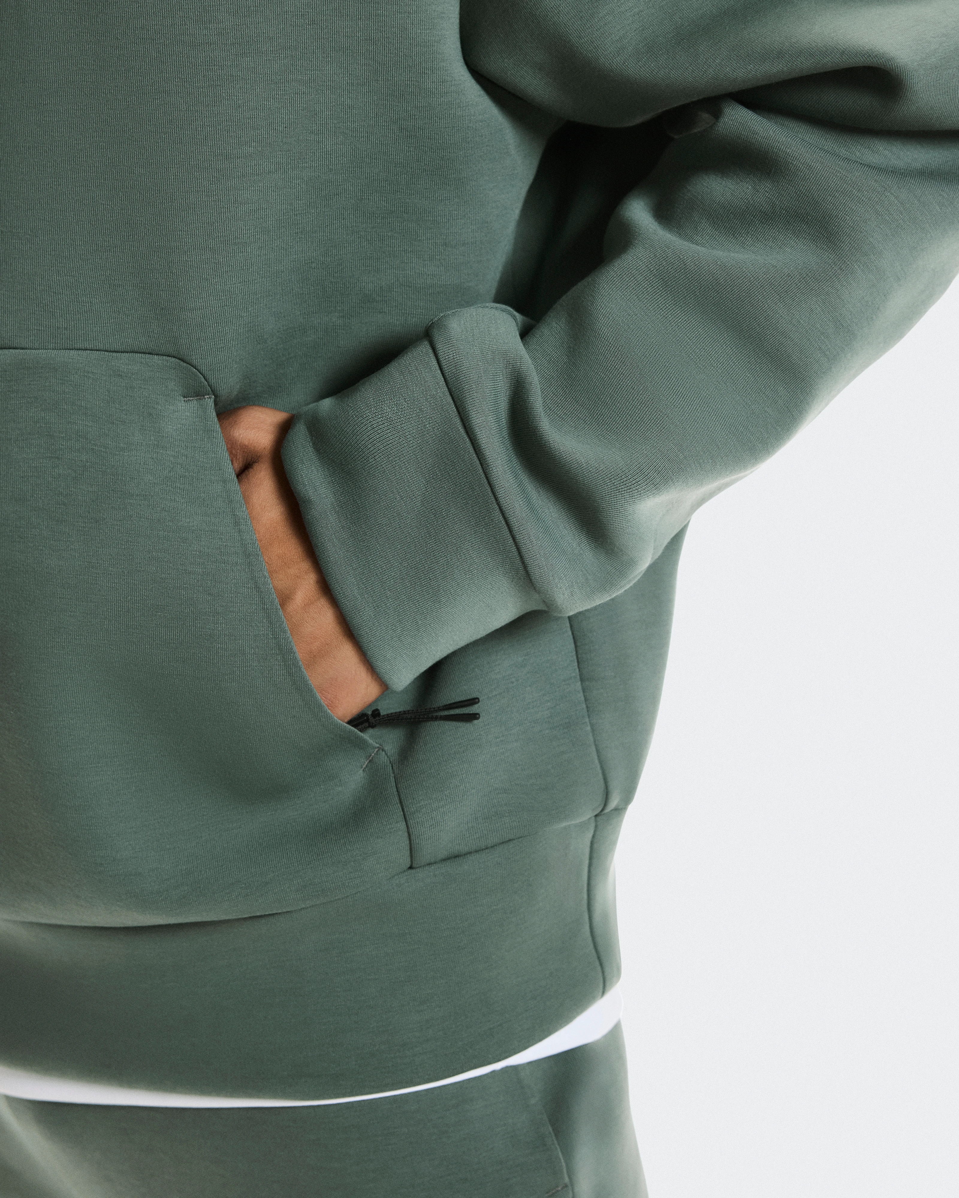 On Focus Tech Hoodie Olive Herren Hoodies & Sweatshirts