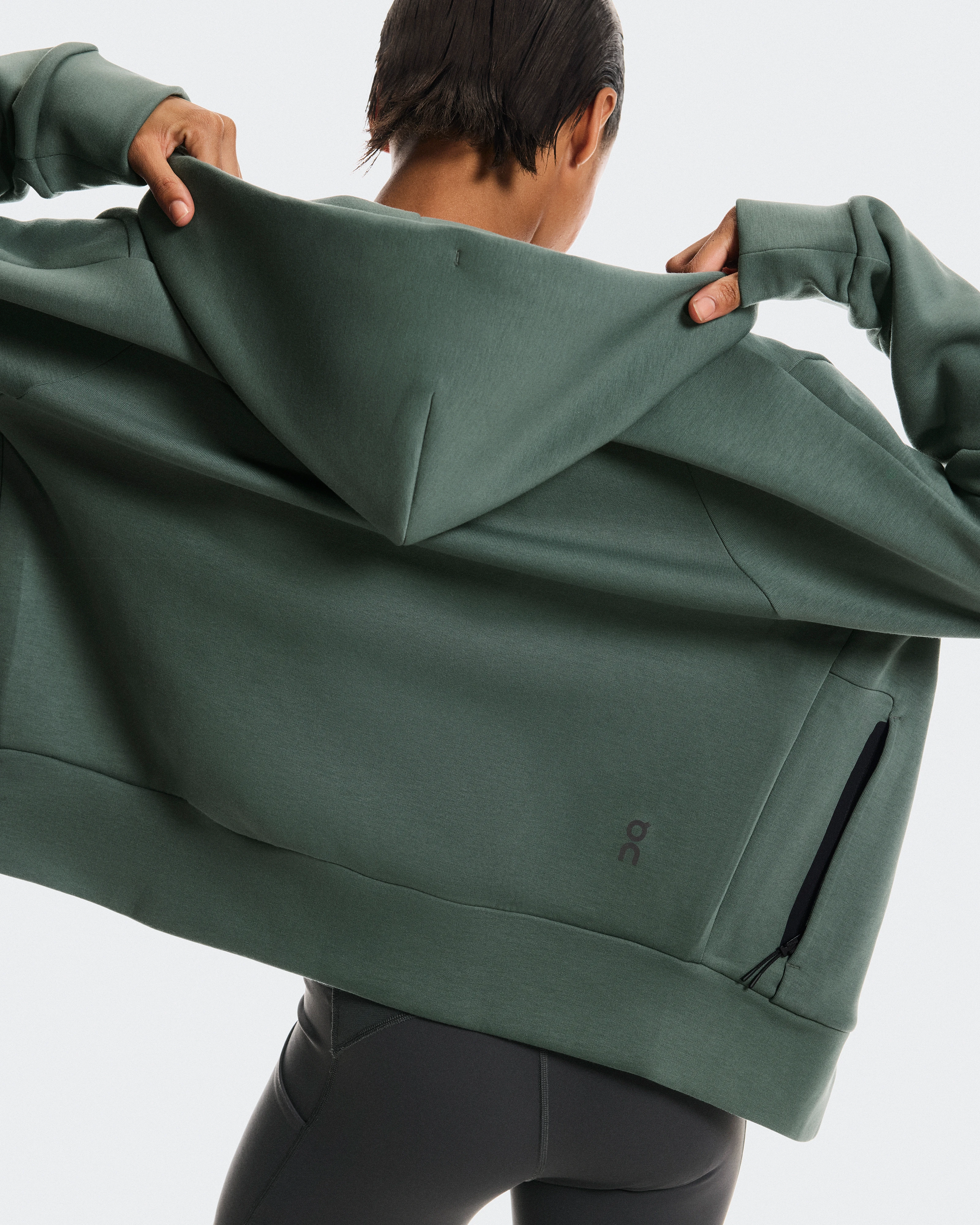On Focus Tech Zip Hoodie Olive Mujer Sudaderas con y sin capucha