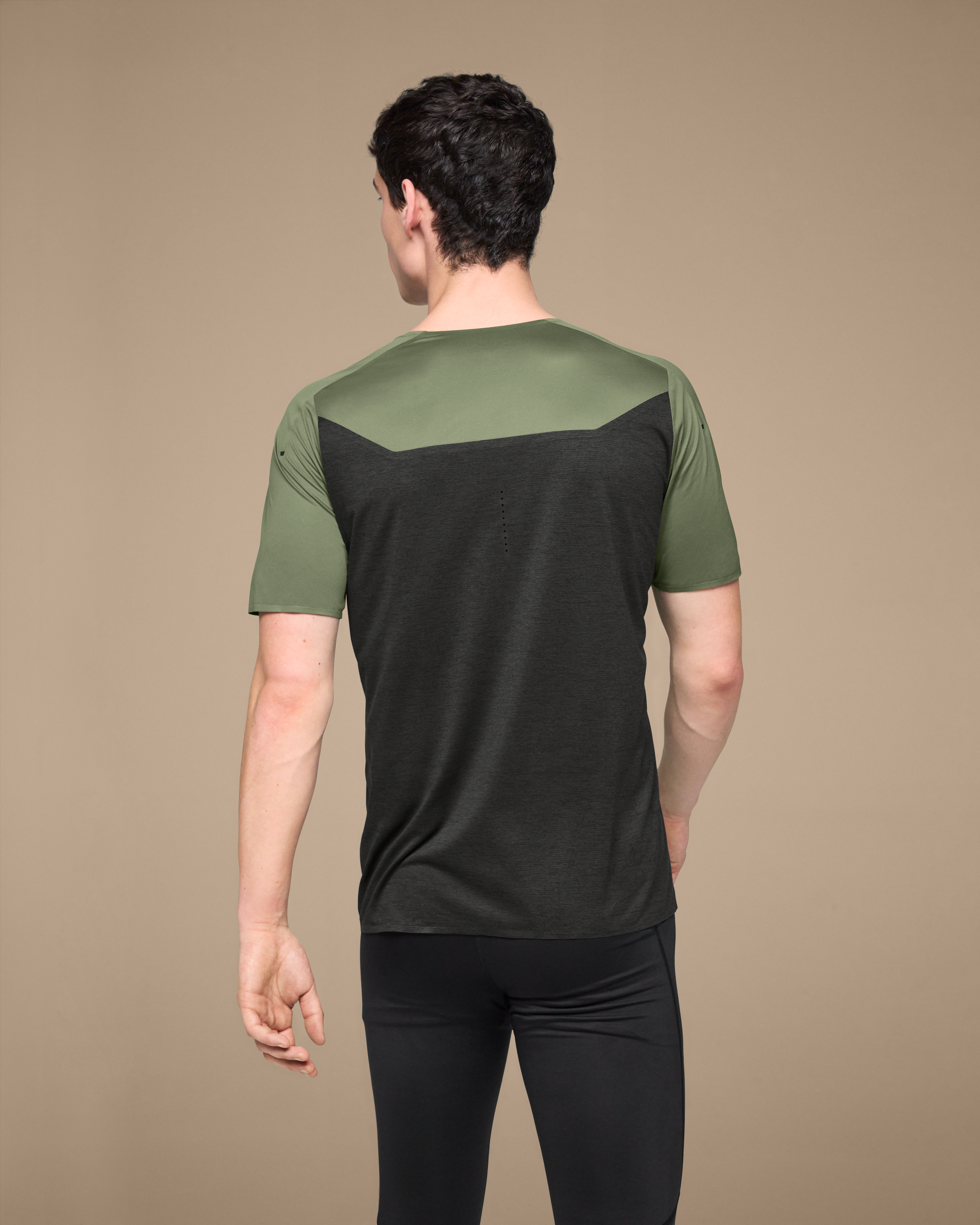 On Performance-T Taiga & Black Homme Hauts et t-shirts