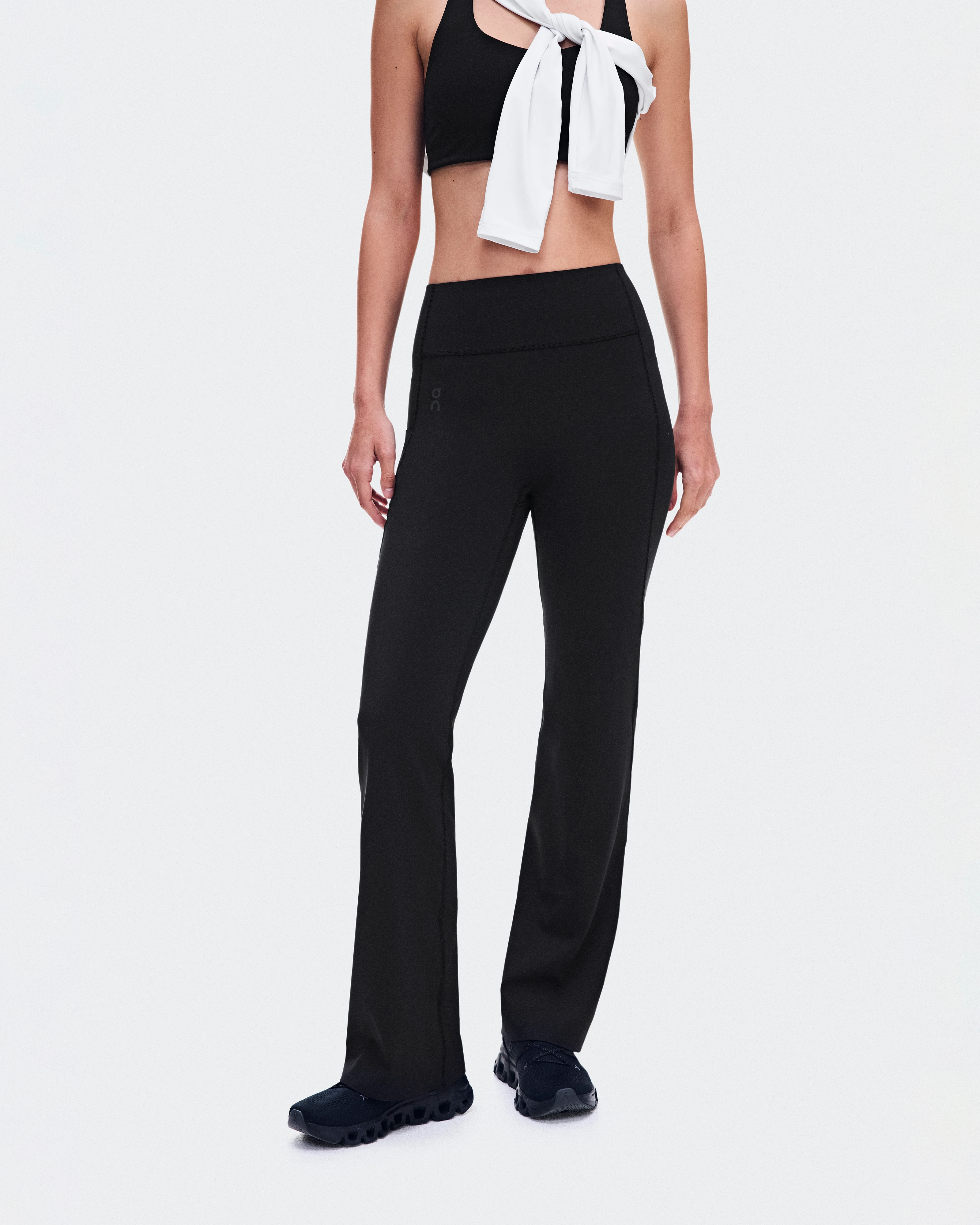 On Studio Flared Pants 30" Black Femme Pantalons
