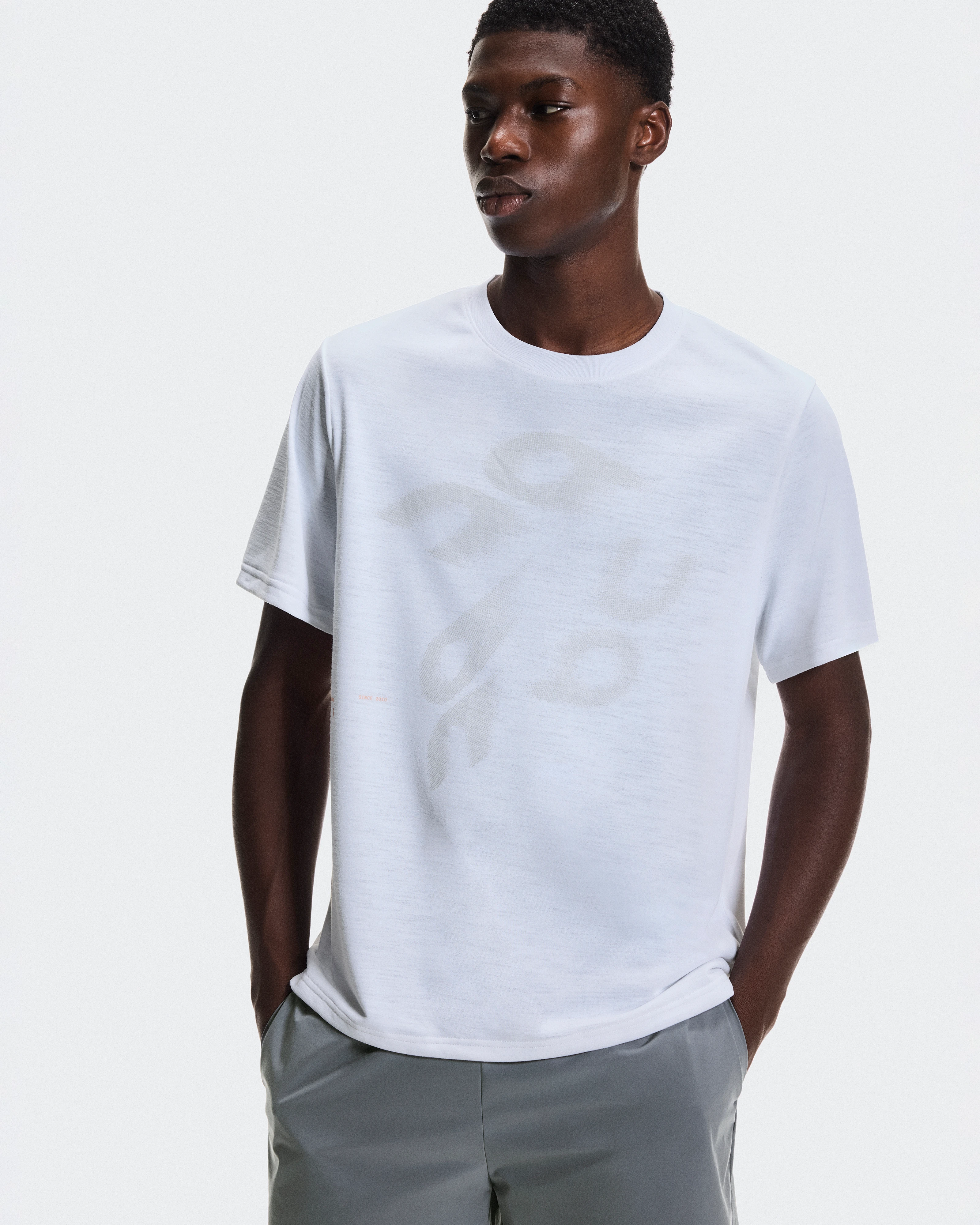 On Core Volt-T White Men Tops and t-shirts