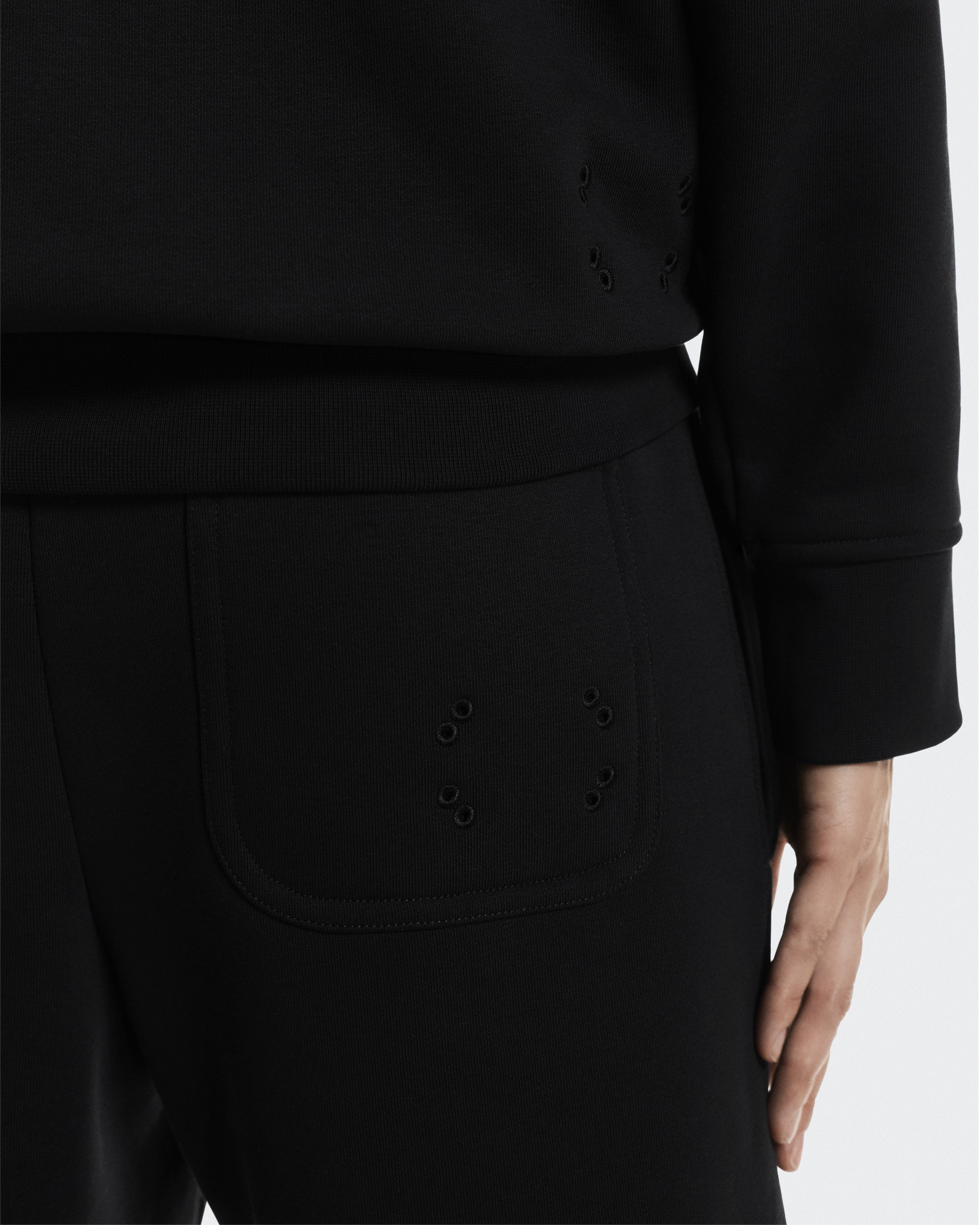 Women's Club Collective 1/4 Zip | Black | On Japan