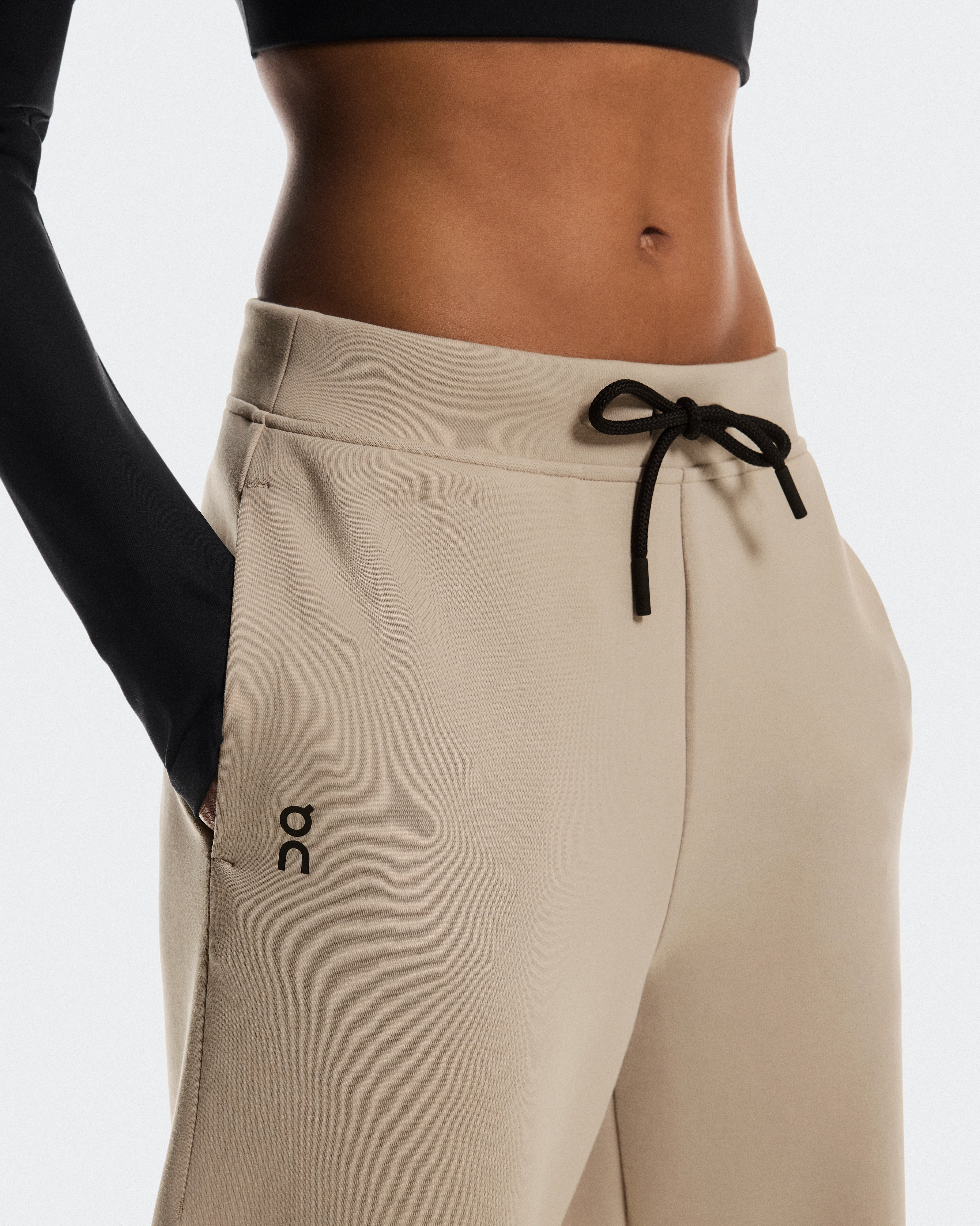 On Focus Tech Sweatpants Desert Women Pants