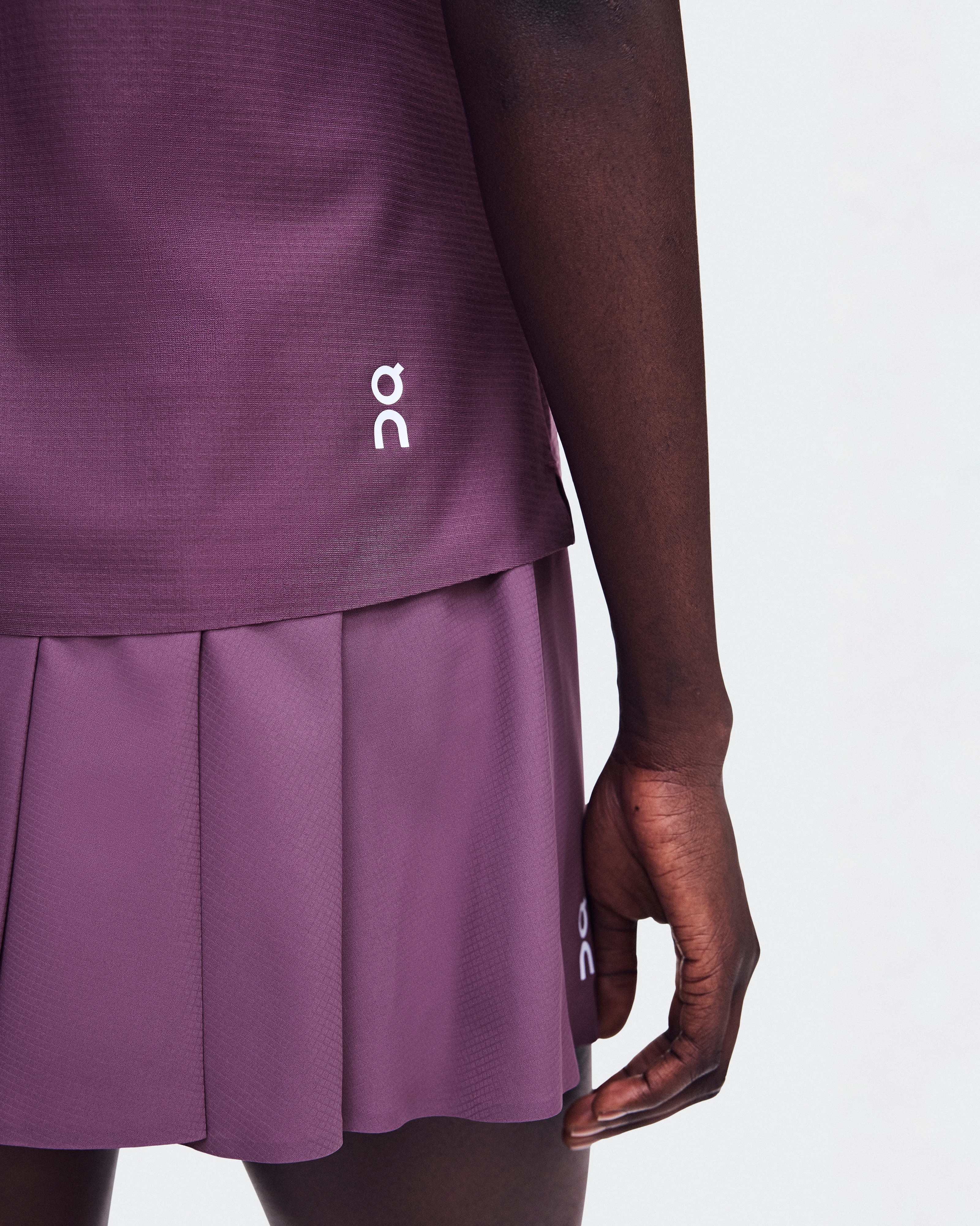 On Court Tank Cassis Feminino Partes de cima e camisetas