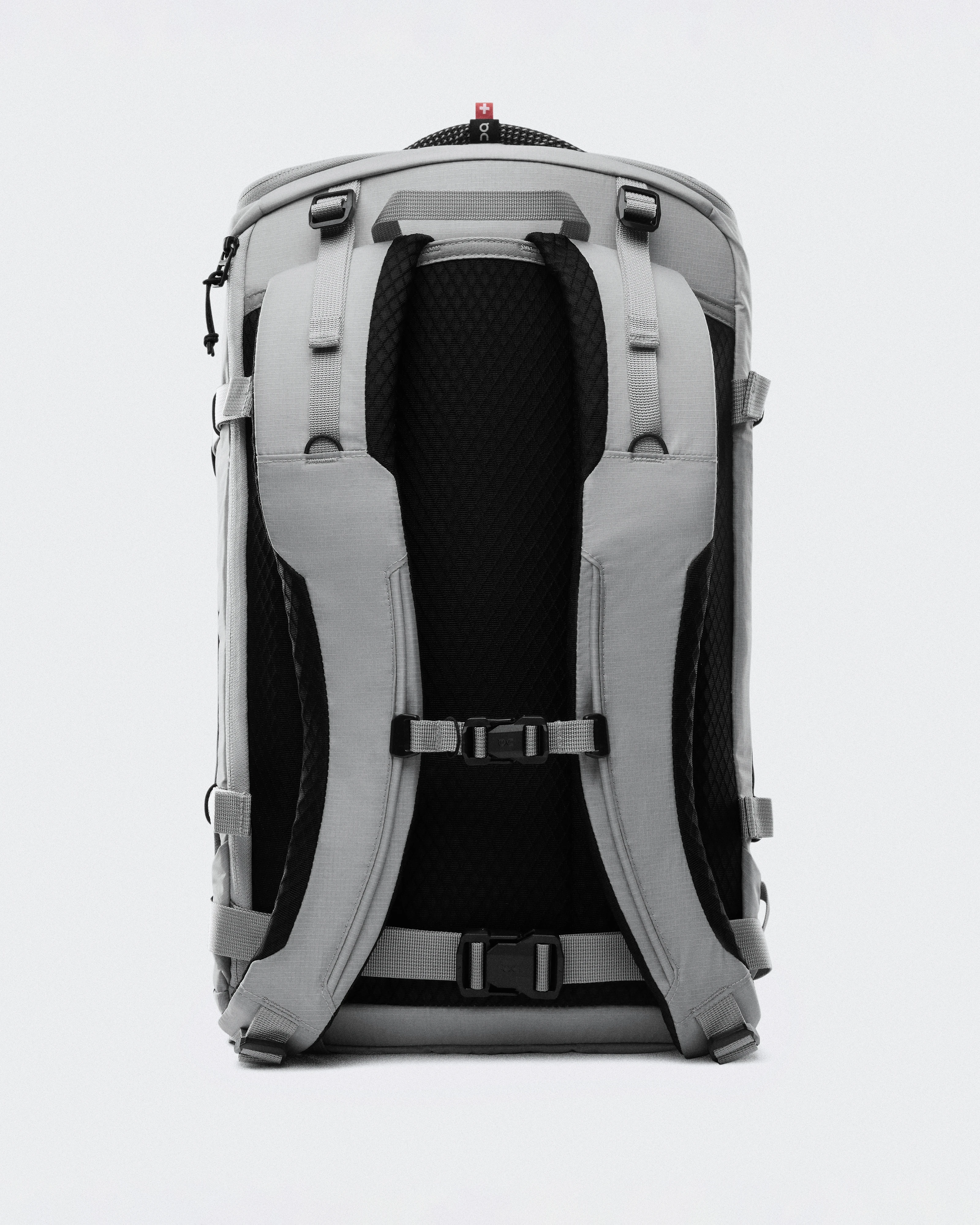 On Speed Pack 30L Glacier & Black オールジェンダー バッグ