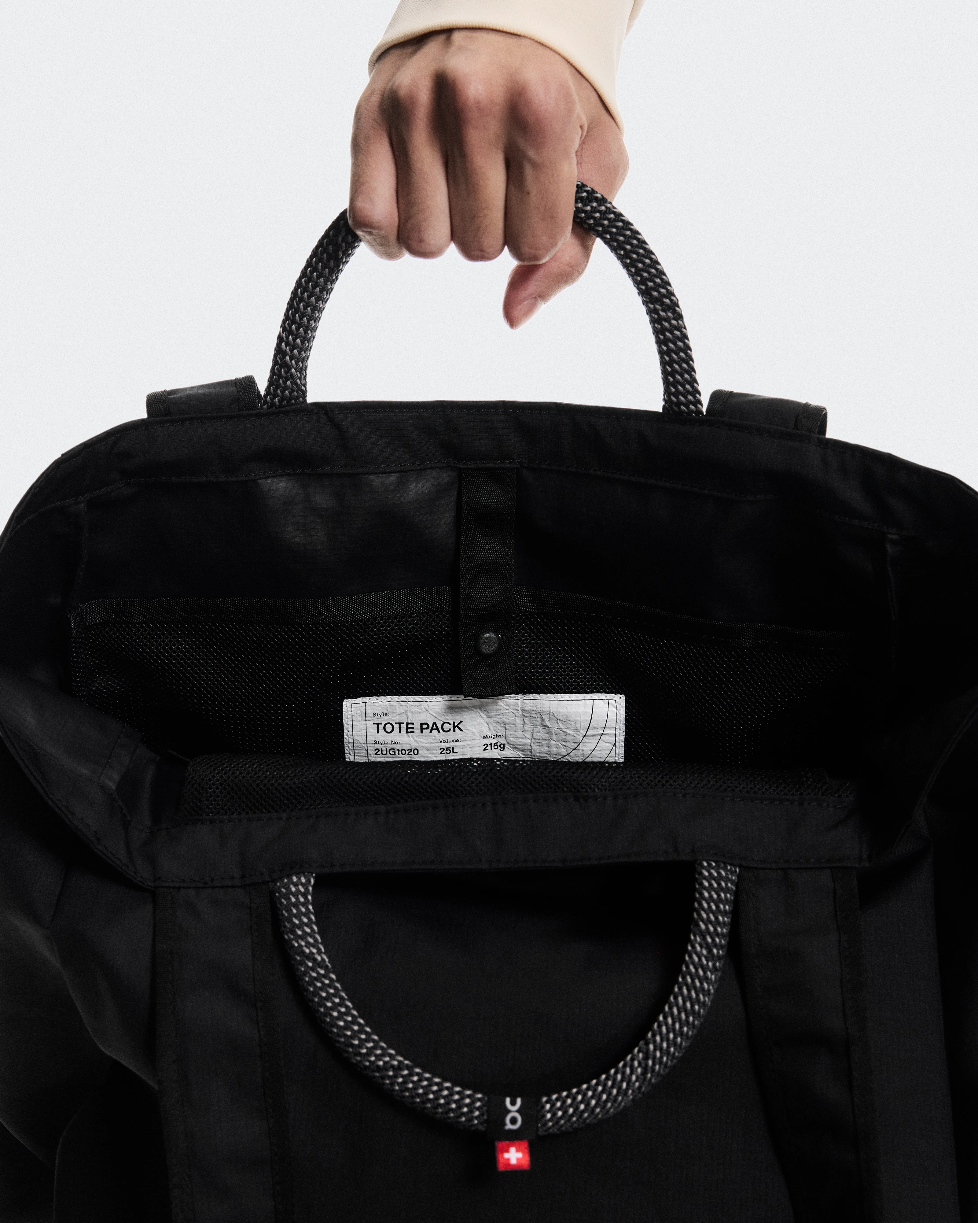 On Tote Pack 25L Black オールジェンダー バッグ