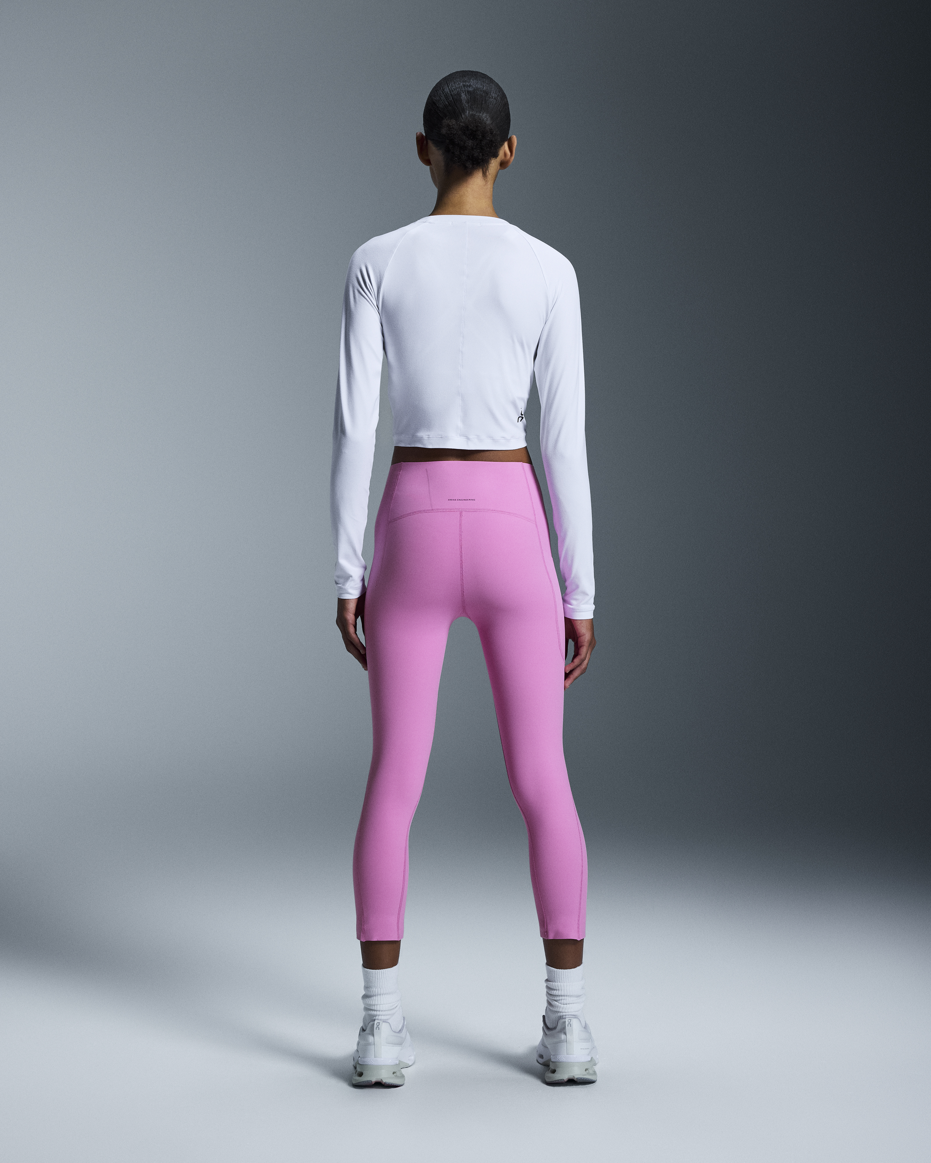 [WOOALONG]★24SS★韓国人気★Lettering tight fit crop T WOOALONG]24SS☆Lettering tight fit crop T (WOOALONG/Tシャツ