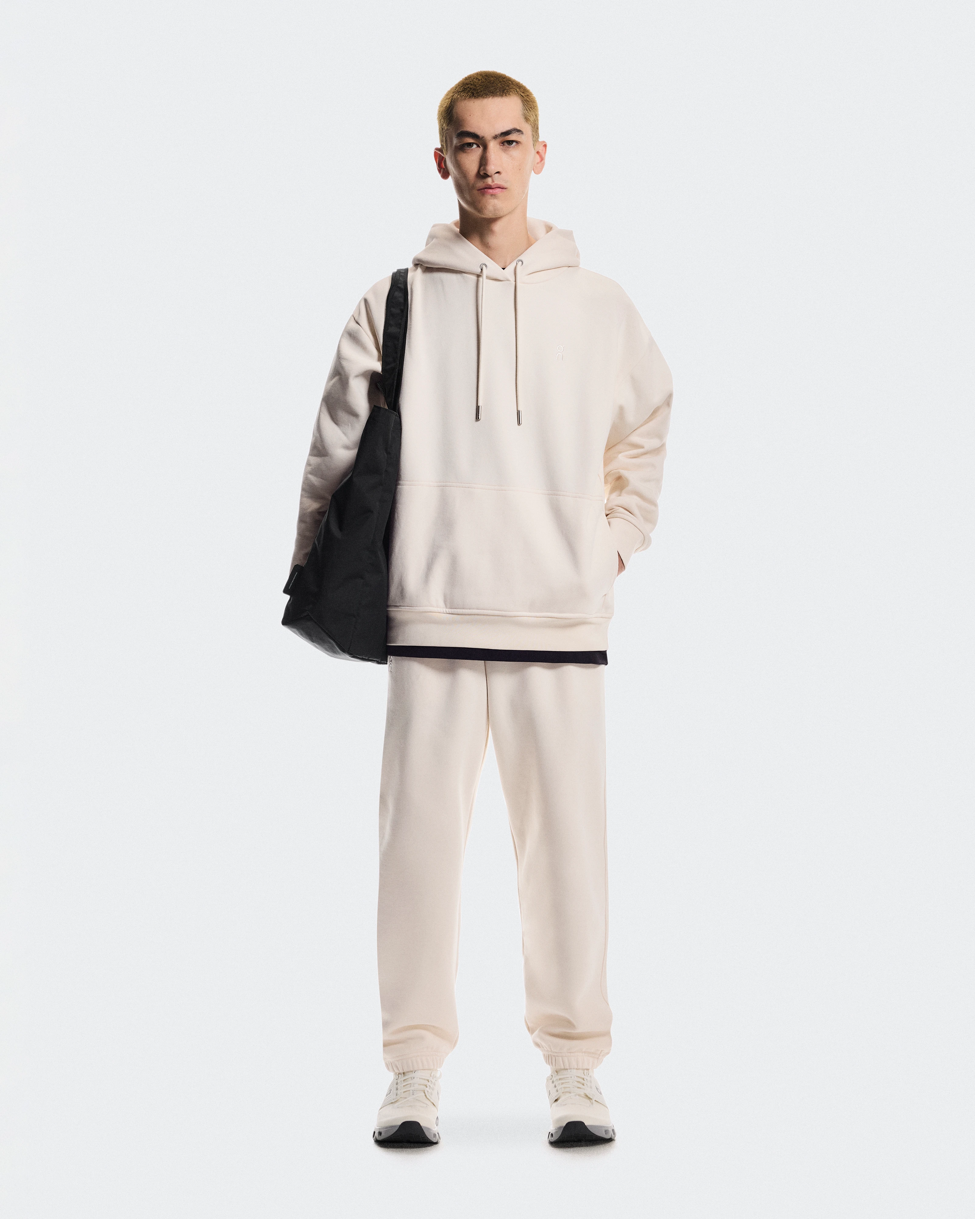 On Tote Pack 25L Black オールジェンダー バッグ