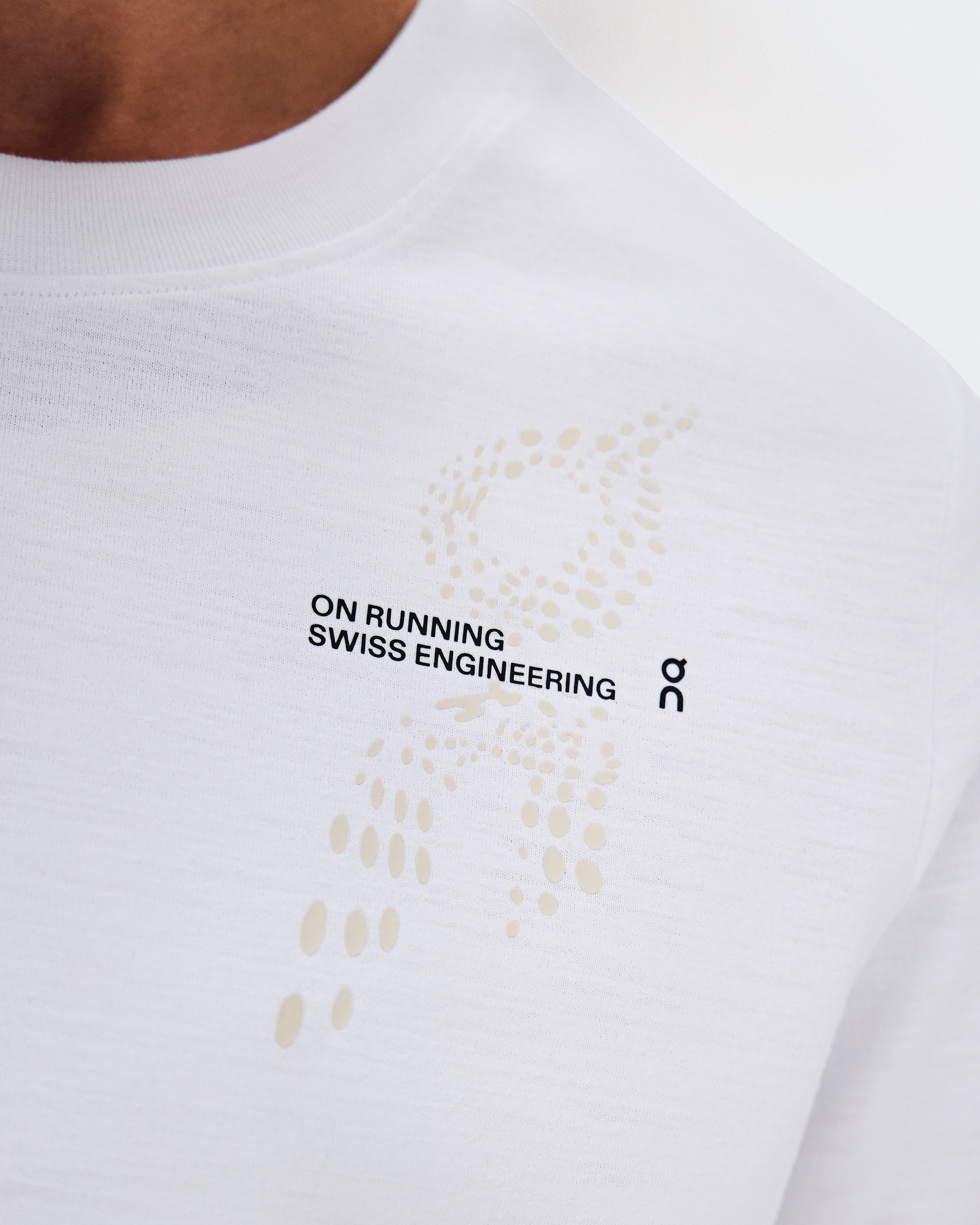 On Run-TWomen / White / M
