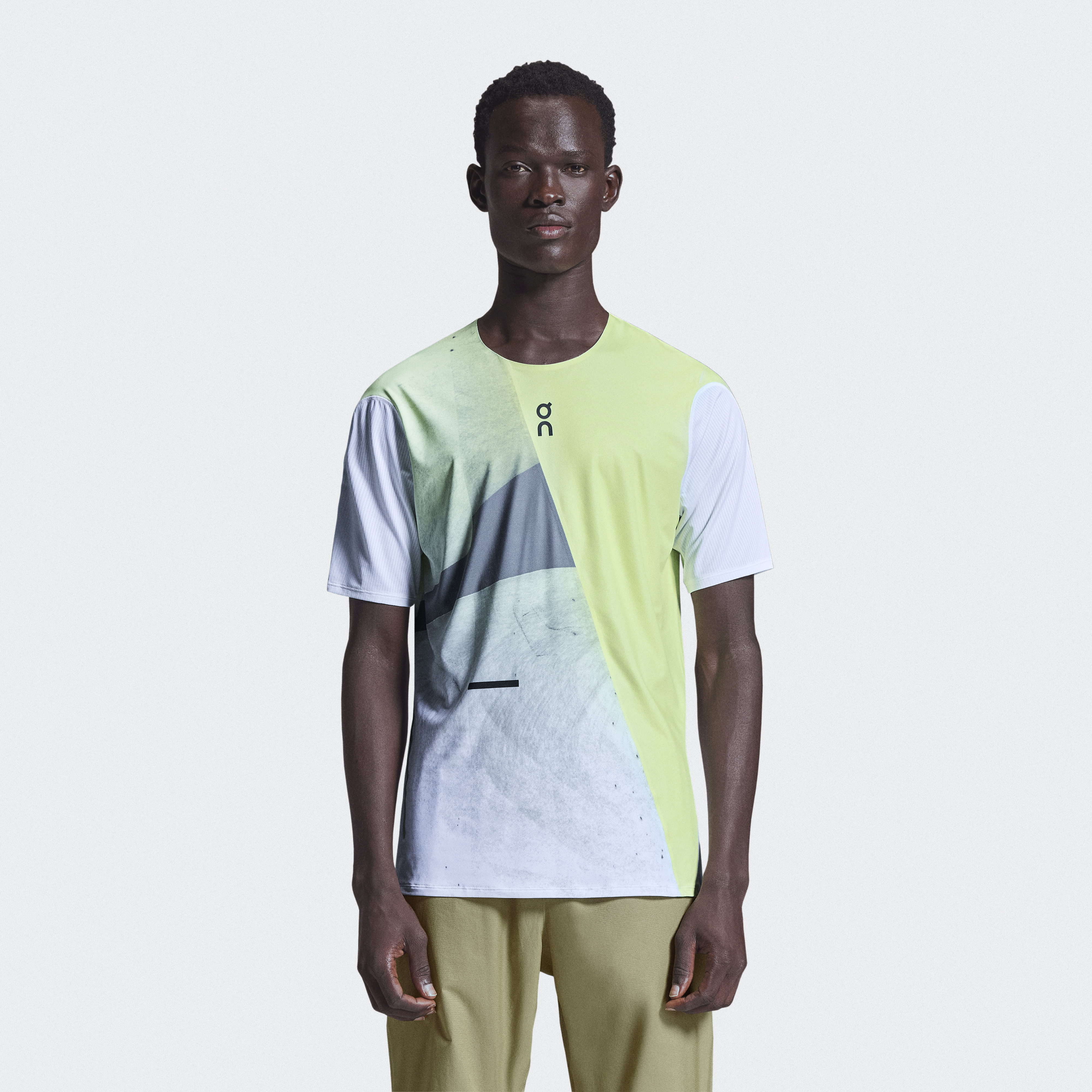 ON Running DRYTEC 半袖トップス グレー/ブラック アクティブ tシャツ 半袖 Tシャツ DRYストレッチ メンズ タイト
